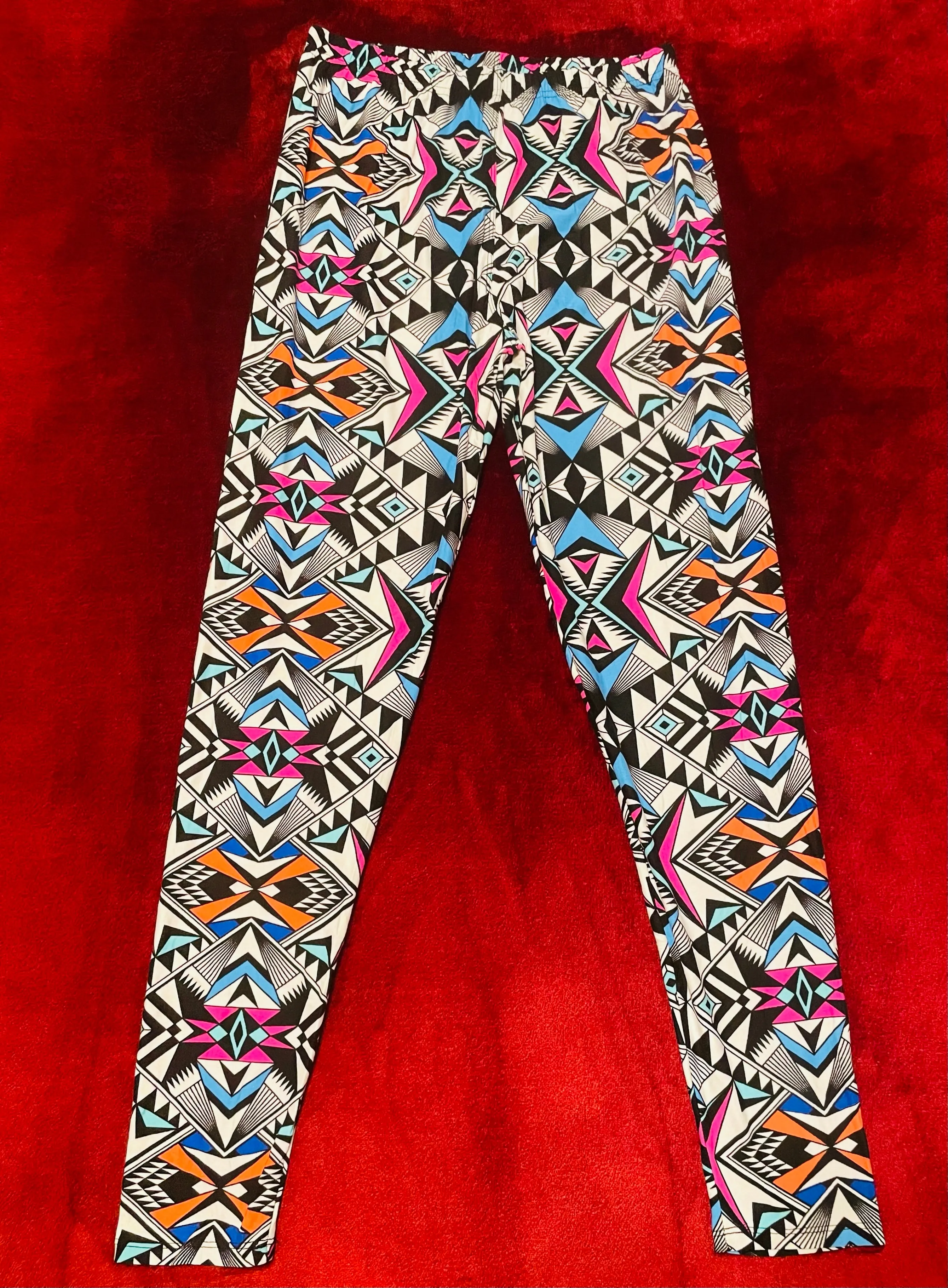 Abstract Art Curvy Plus Leggings (Black, White & Rainbow Multi)