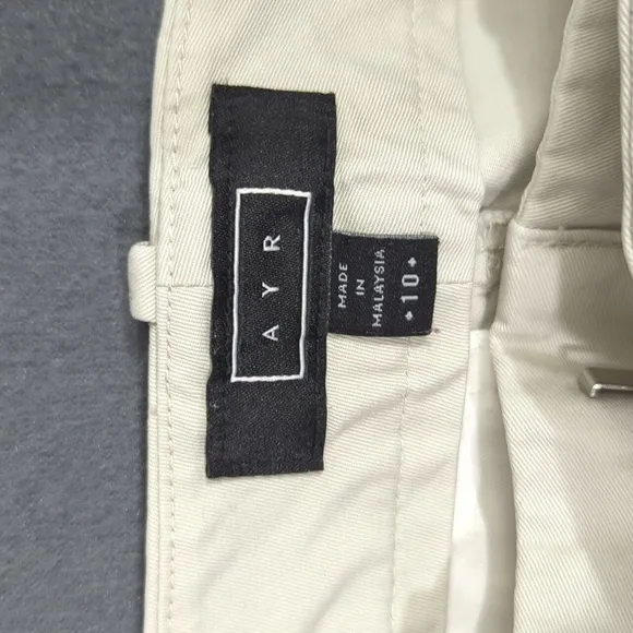 AYR Shorts Women's 10 Light Gray Cotton Zip Up Flat Front Chino 16915
