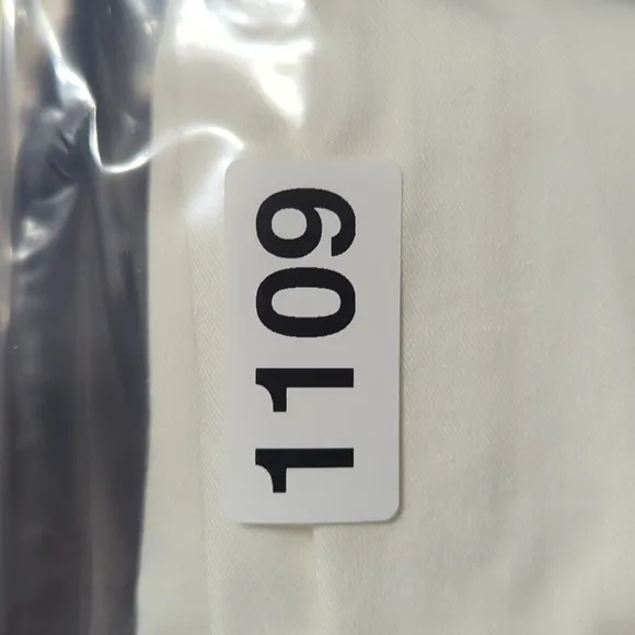 AYR Shorts Women's 10 White Cotton Zip Up Flat Front Chino 16915