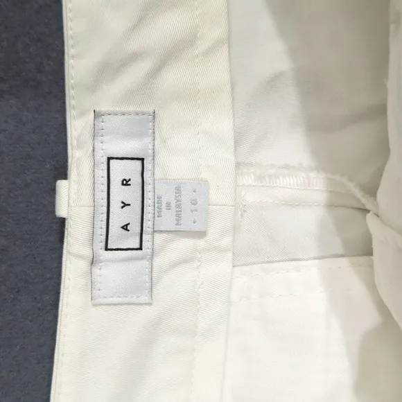 AYR Shorts Women's 10 White Cotton Zip Up Flat Front Chino 16915