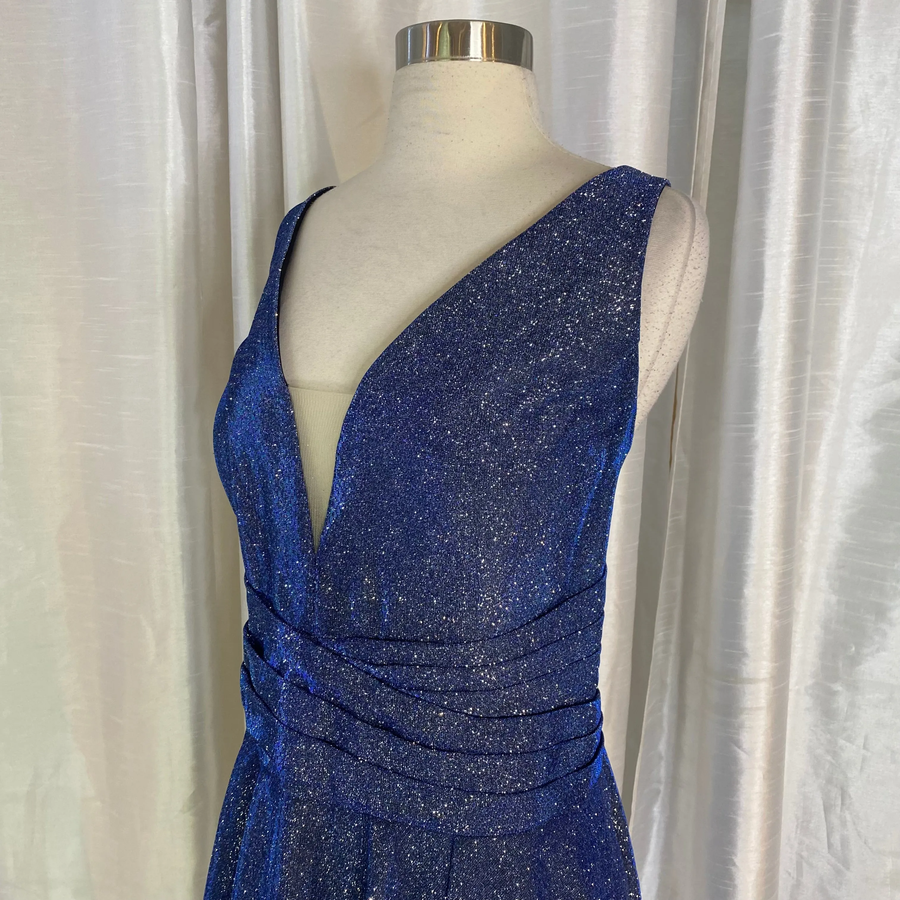BOUTIQUE Short A-Line Gown Sparkle Blue Size 26