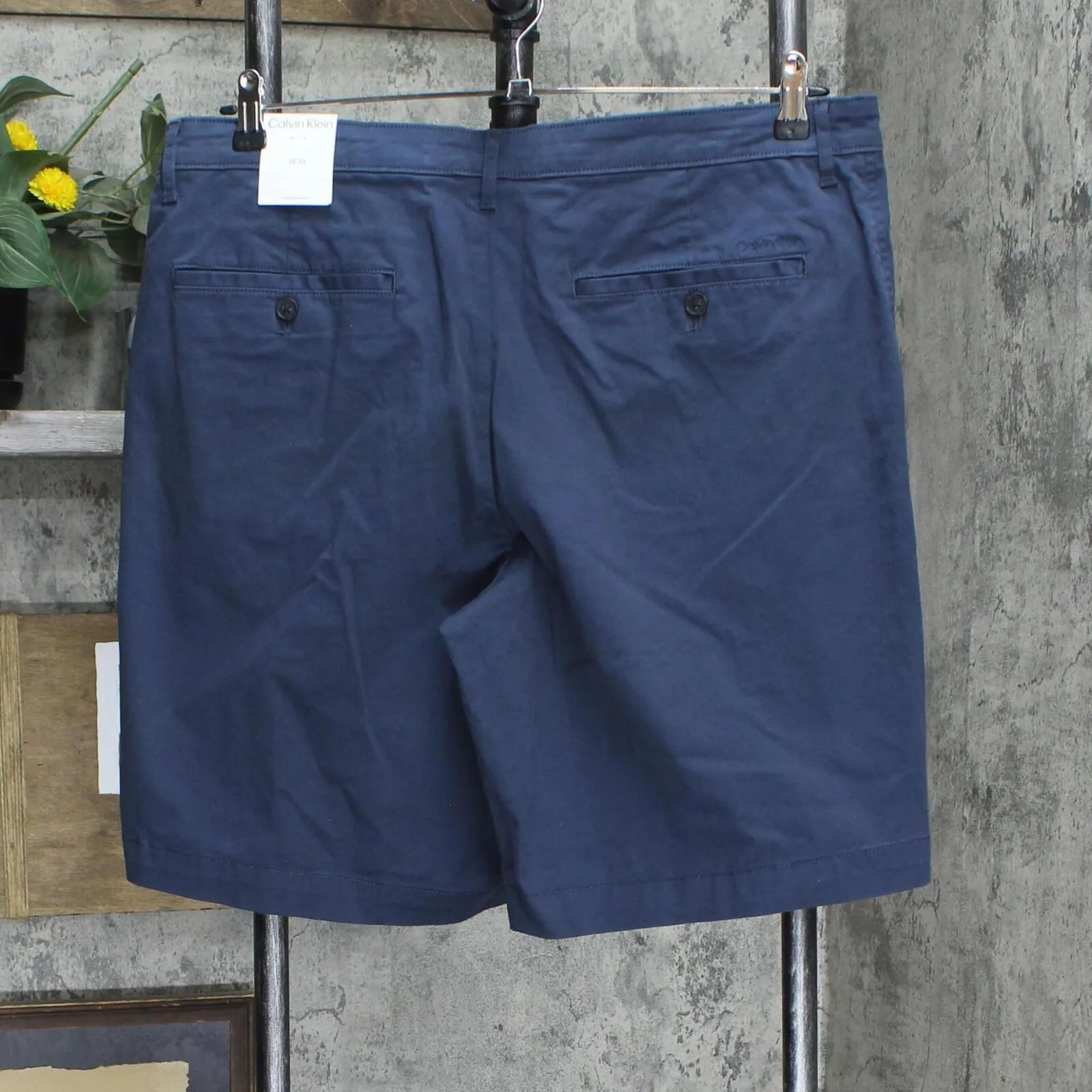 Calvin Klein Men's Chino Button Fly Shorts 40CM602
