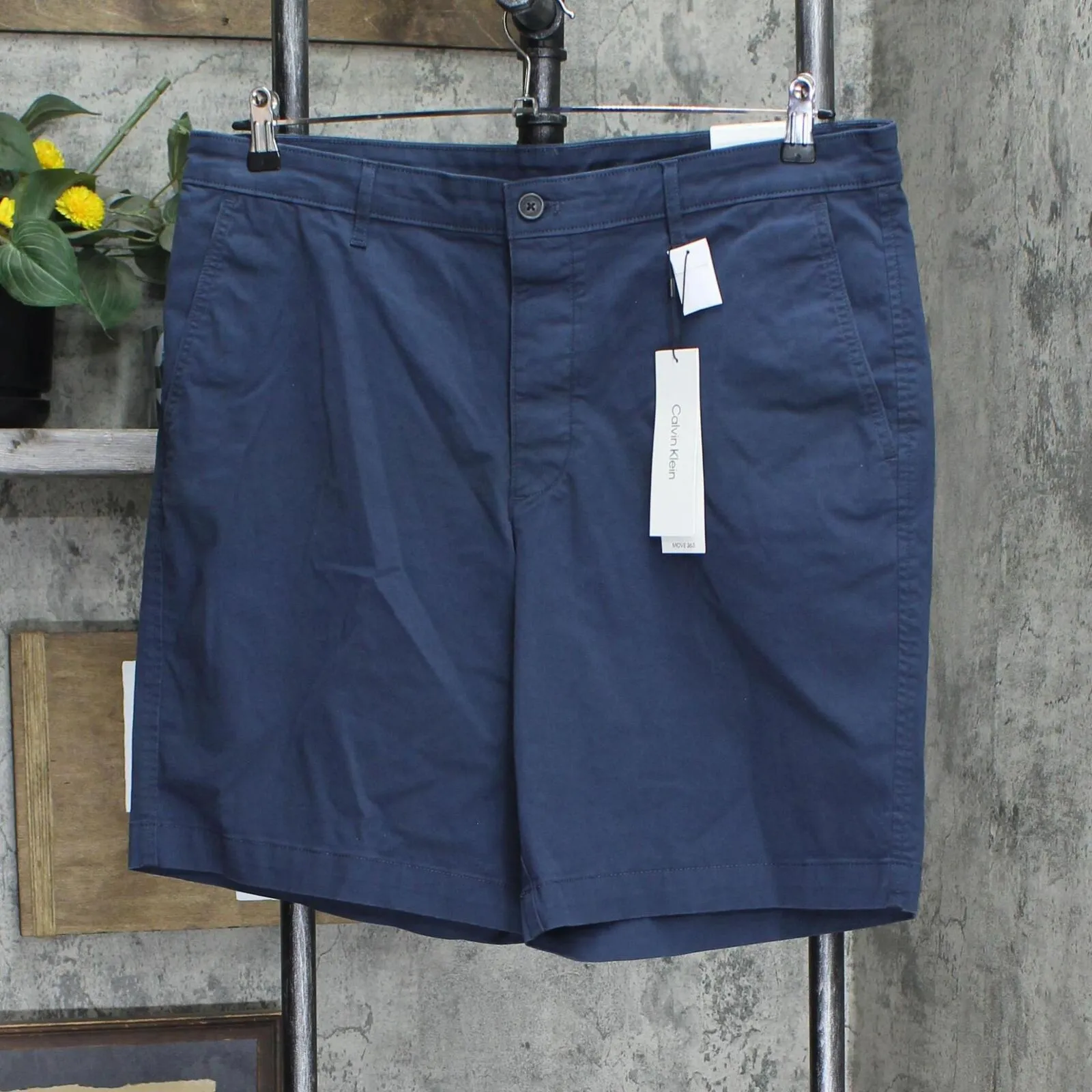 Calvin Klein Men's Chino Button Fly Shorts 40CM602