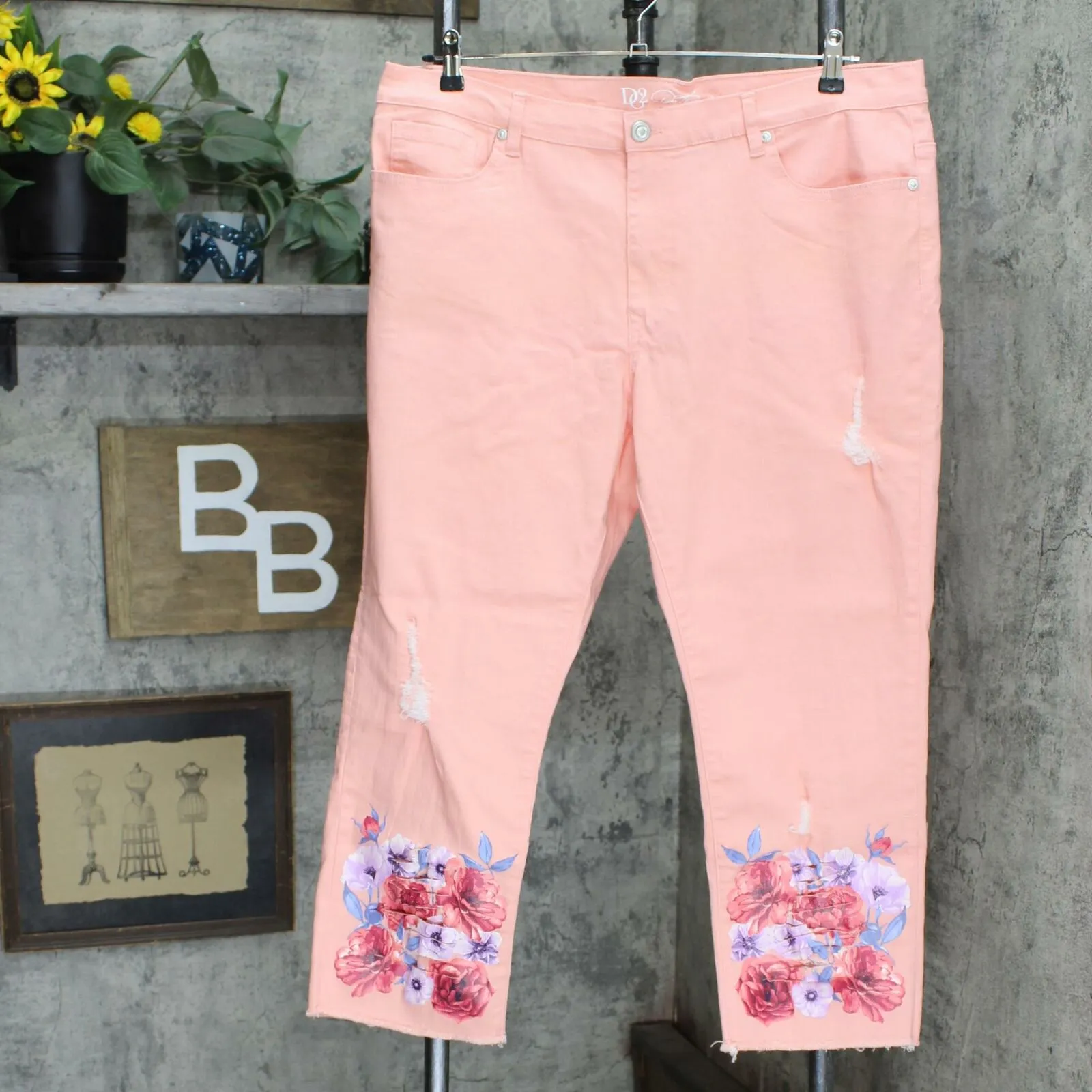 DG2 by Diane Gilman Petite Plus Floral Fray-Hem Ankle Jeans Blush 18WP
