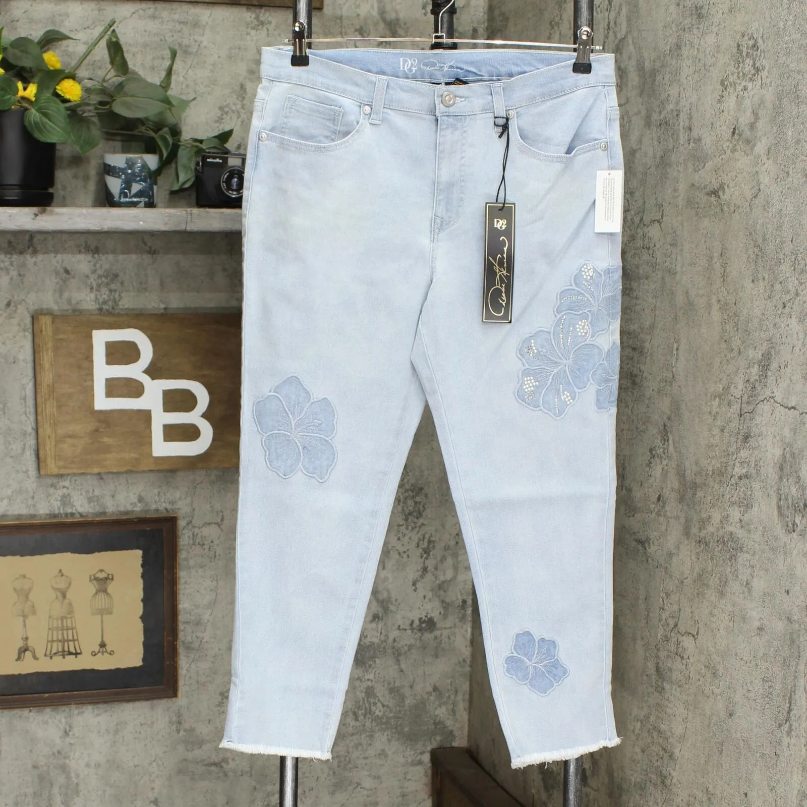DG2 by Diane Gilman Womens Sorbet Floral Appliqué Ankle Jean