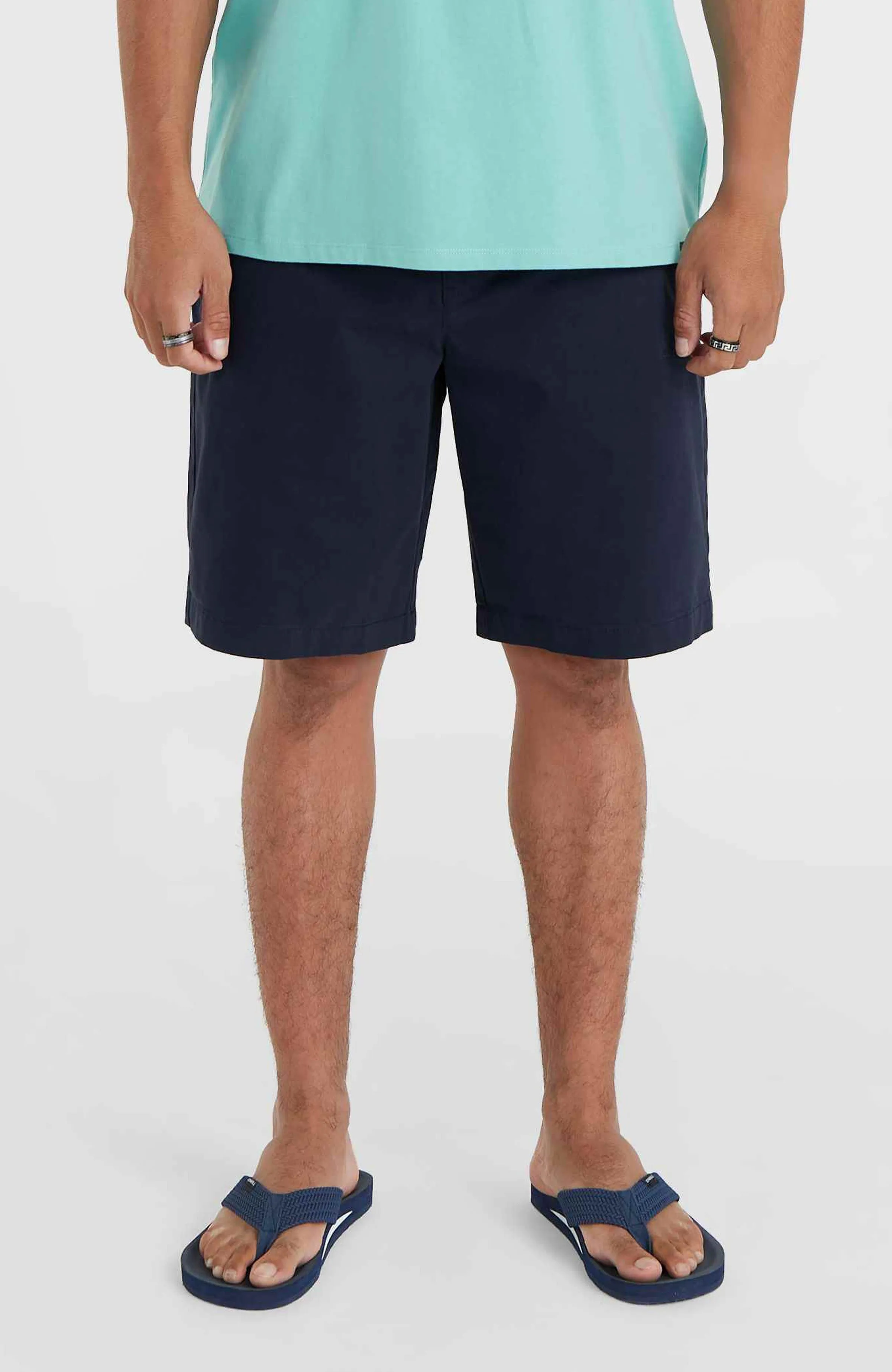 Essentials Chino-Shorts | Outer Space