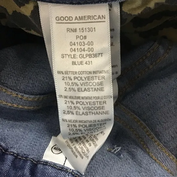 Good American Good Legs in Blue431 Size 28P Cropped.
