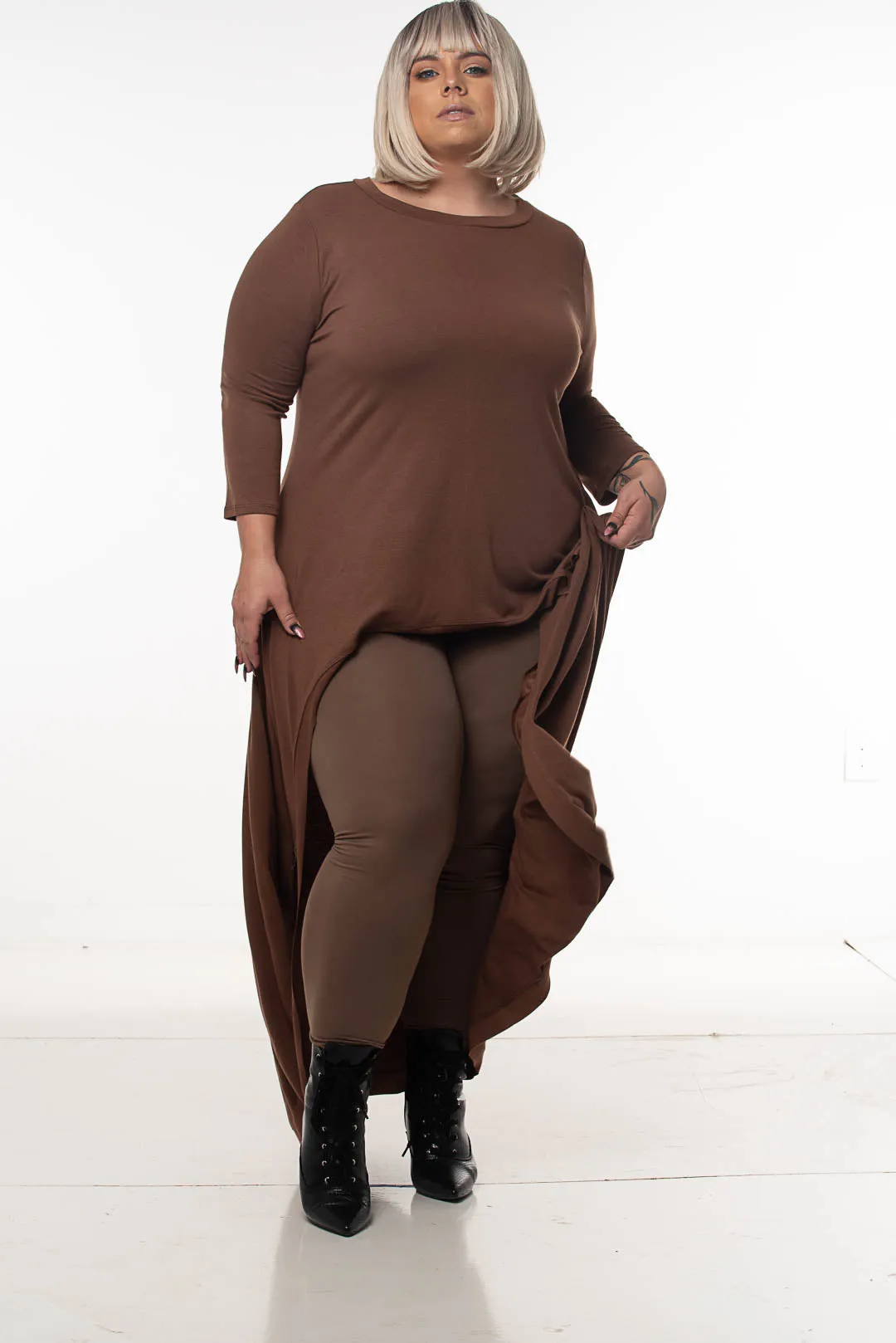 HIGH-LOW LONGLINE TOP | CURVY | white | mocha |