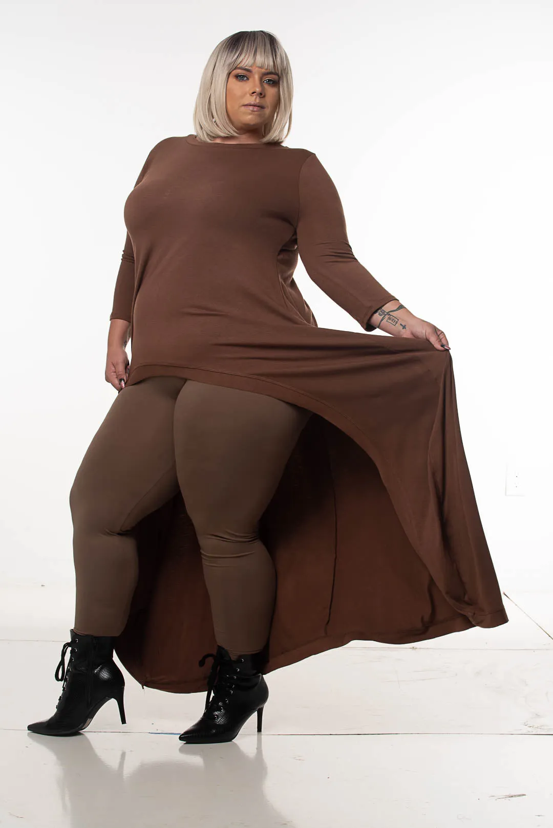 HIGH-LOW LONGLINE TOP | CURVY | white | mocha |