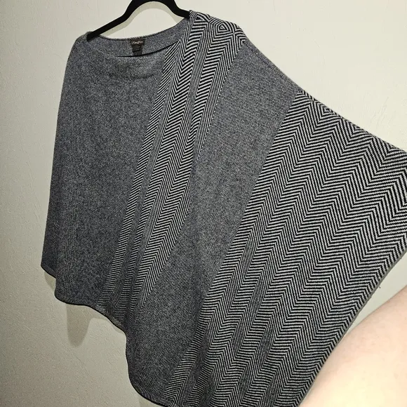 J. McLaughlin Poncho Sweater Wool Cashmere Outerwear Large / One Size Fits Most