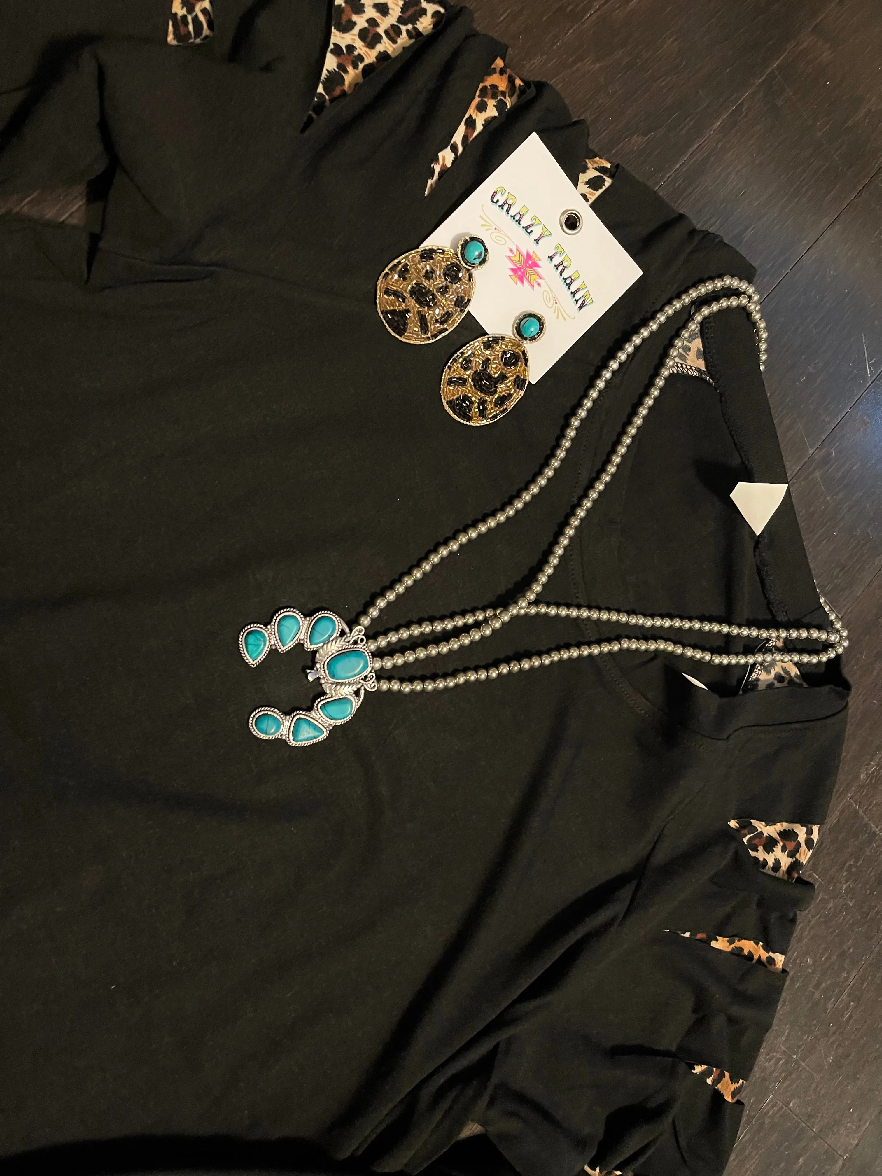LEOPARD PEEK-A-BOO TOP