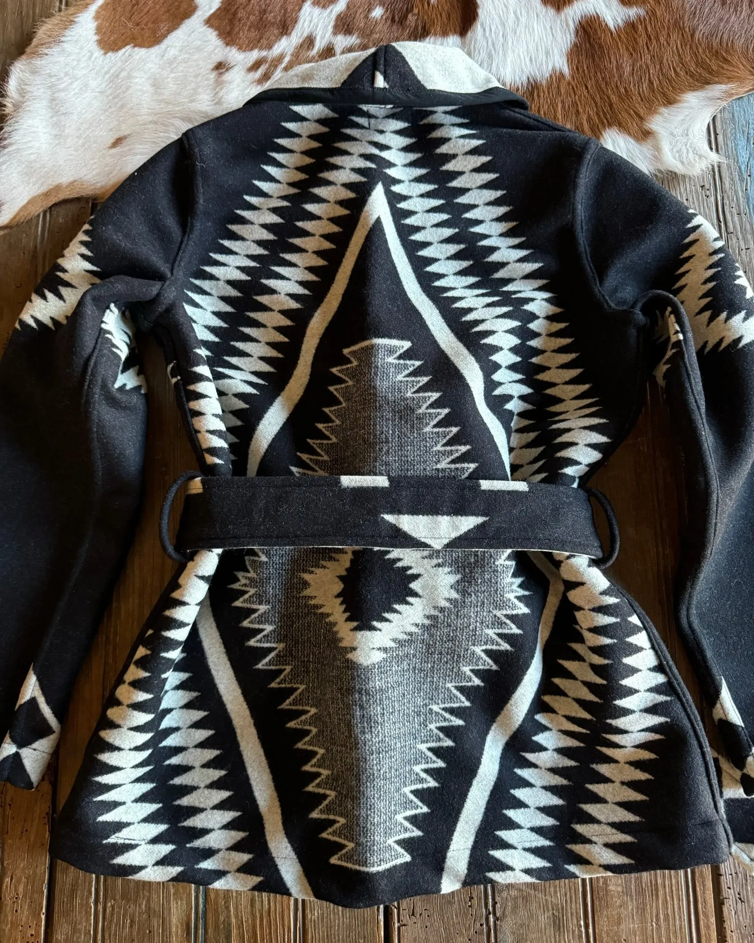 Los Ojos Wool Wrap Coat