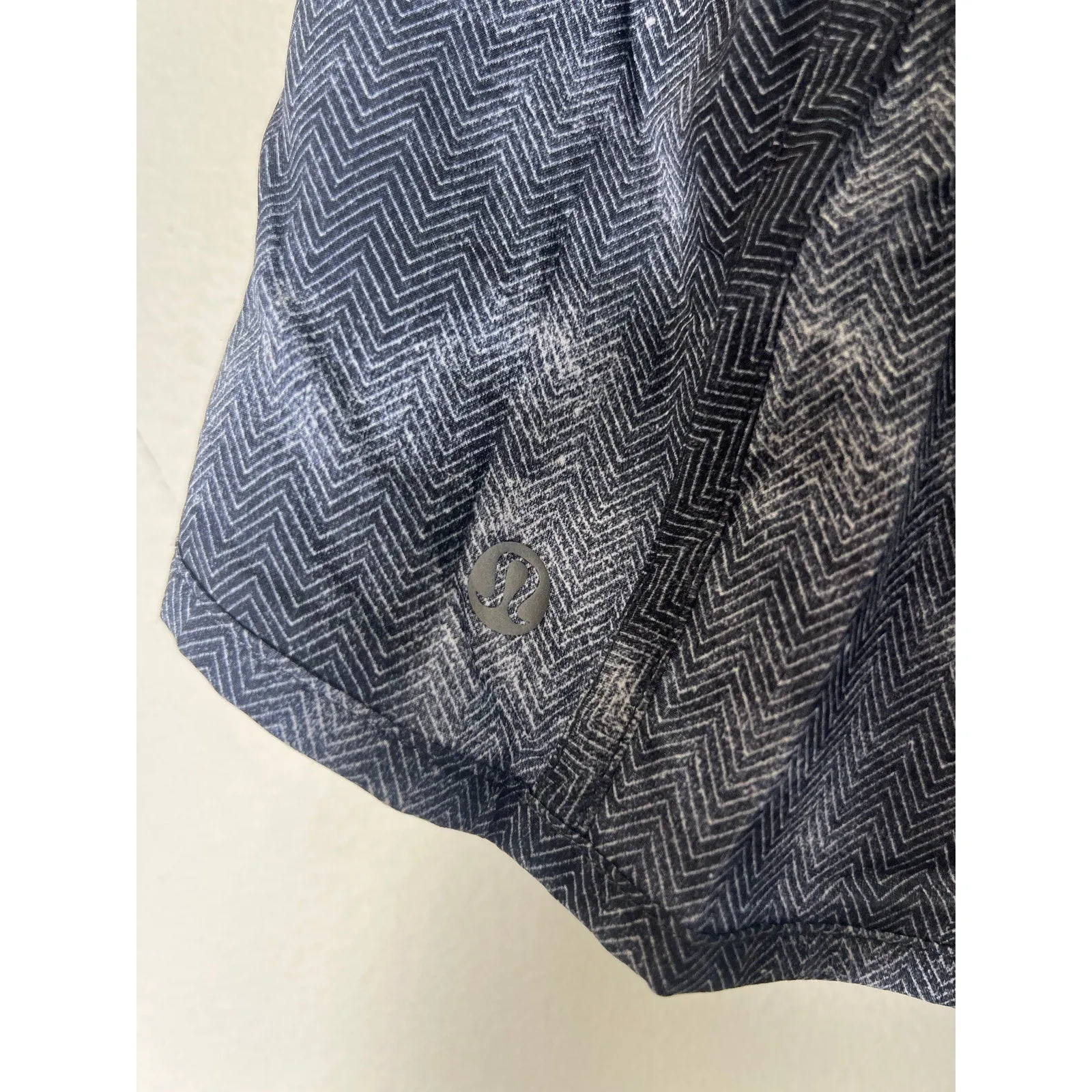 Lululemon Black White Gray Athletic Shorts Sz 8