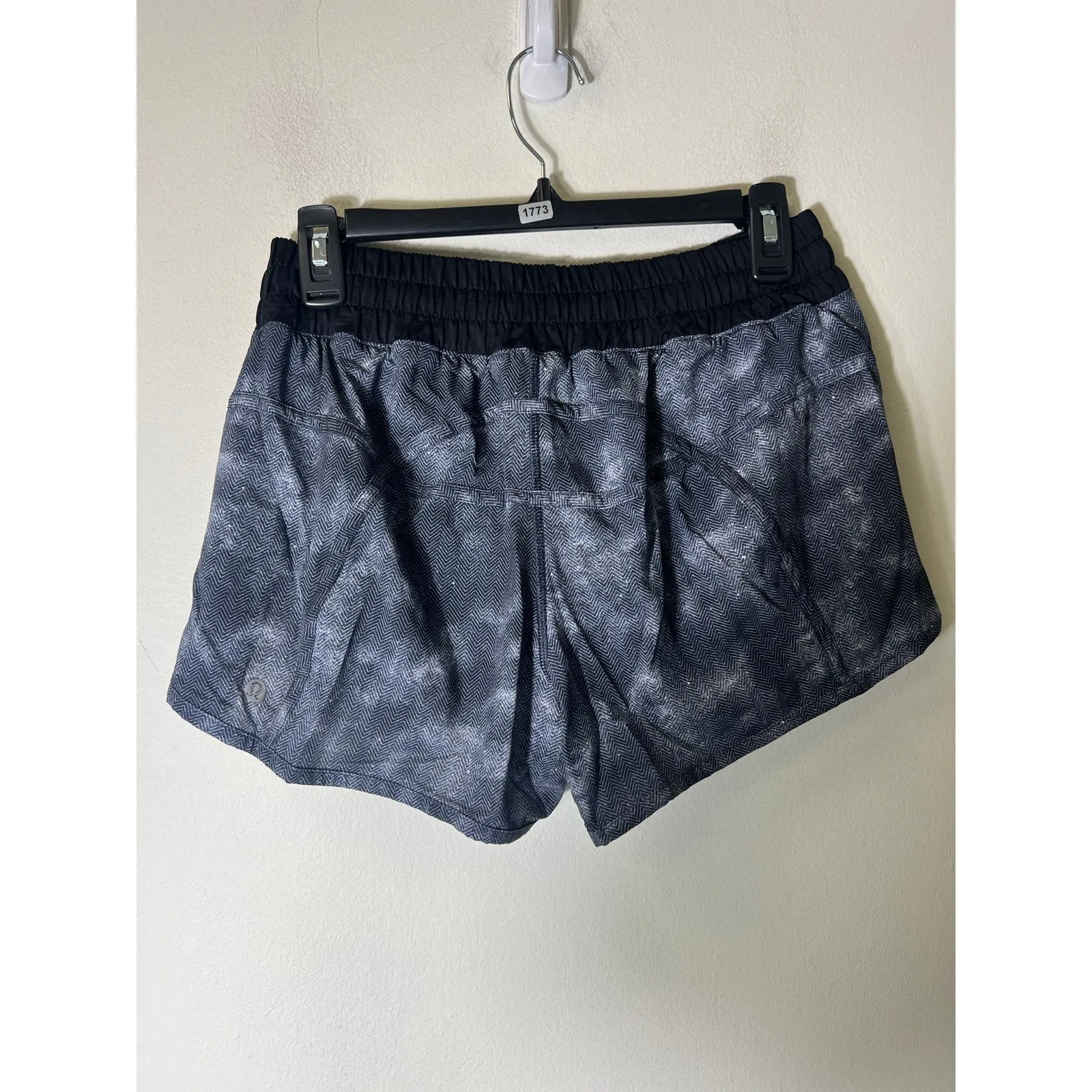 Lululemon Black White Gray Athletic Shorts Sz 8