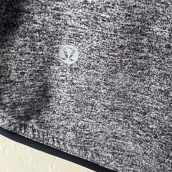 Lululemon choose a side reversible athletic shorts 8 black grey