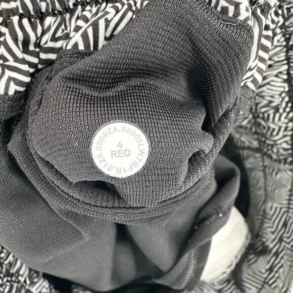 Lululemon Hotty Hot Seaweeze Shorts in Black/White 2.5&quot; Inseam Size 4