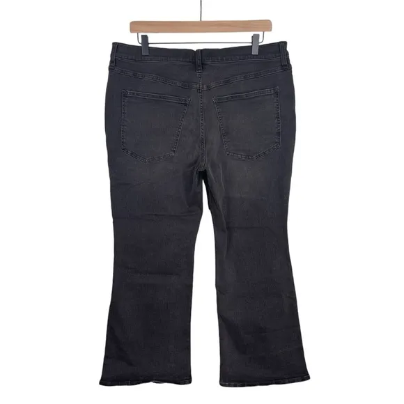 Madewell Jeans 32 PETITE NWT Mid Rise Kick Out Boot Cut Western Stretch Denim