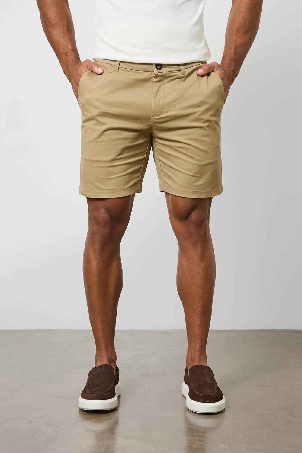 Muscle Fit Chino Shorts in Dark Sand