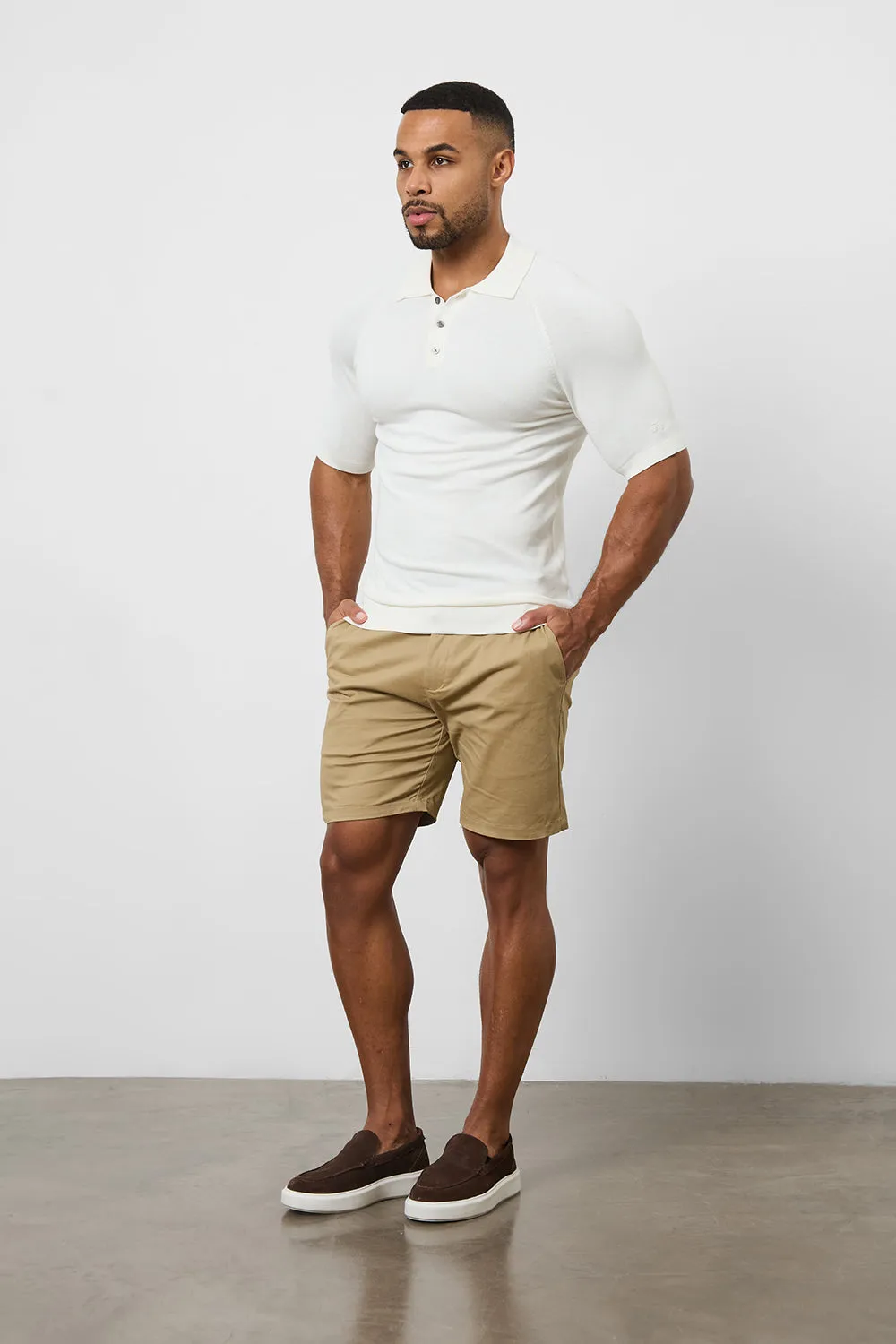Muscle Fit Chino Shorts in Dark Sand