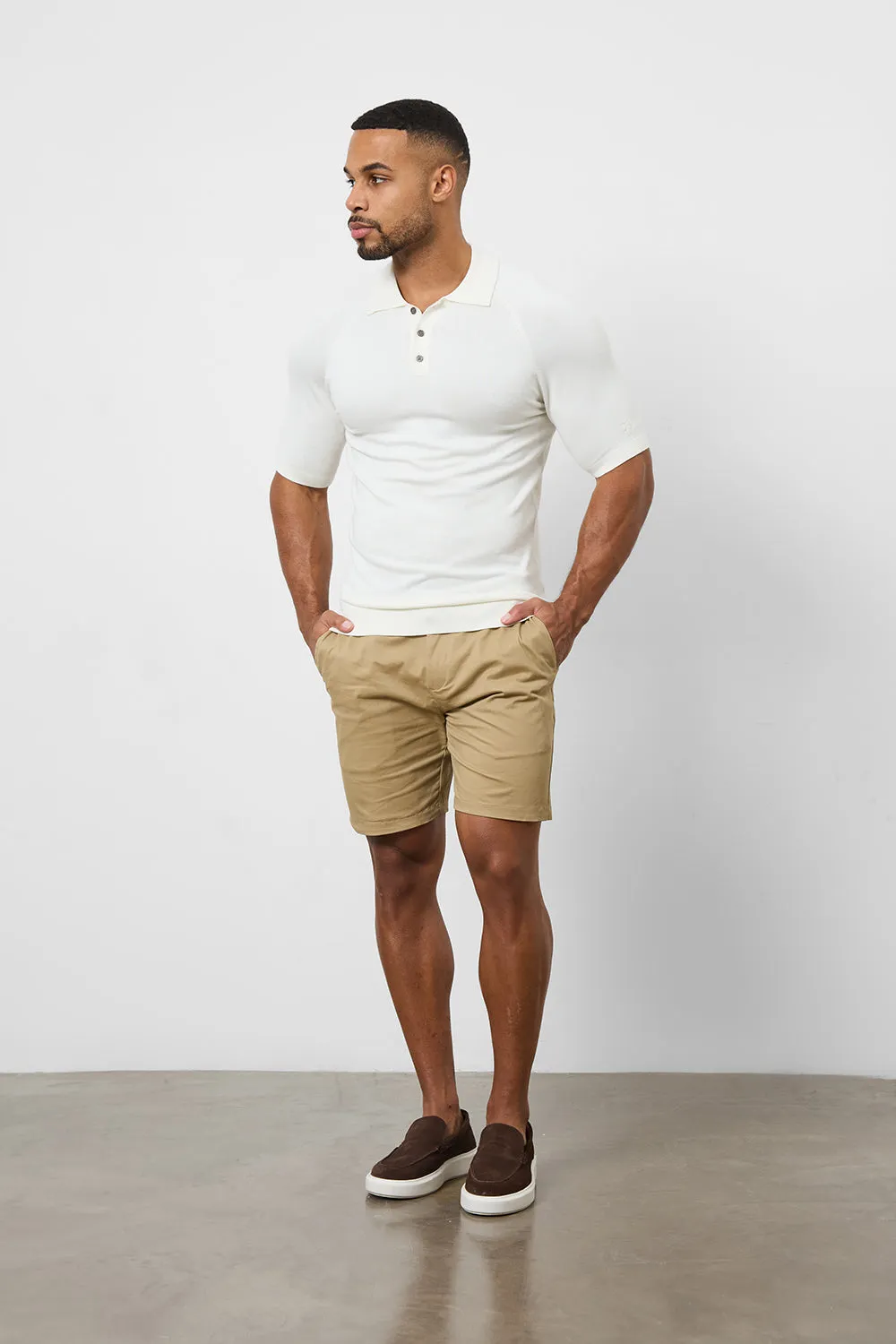 Muscle Fit Chino Shorts in Dark Sand