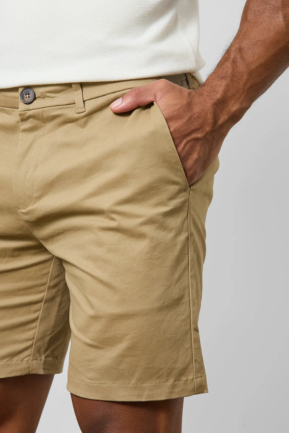 Muscle Fit Chino Shorts in Dark Sand