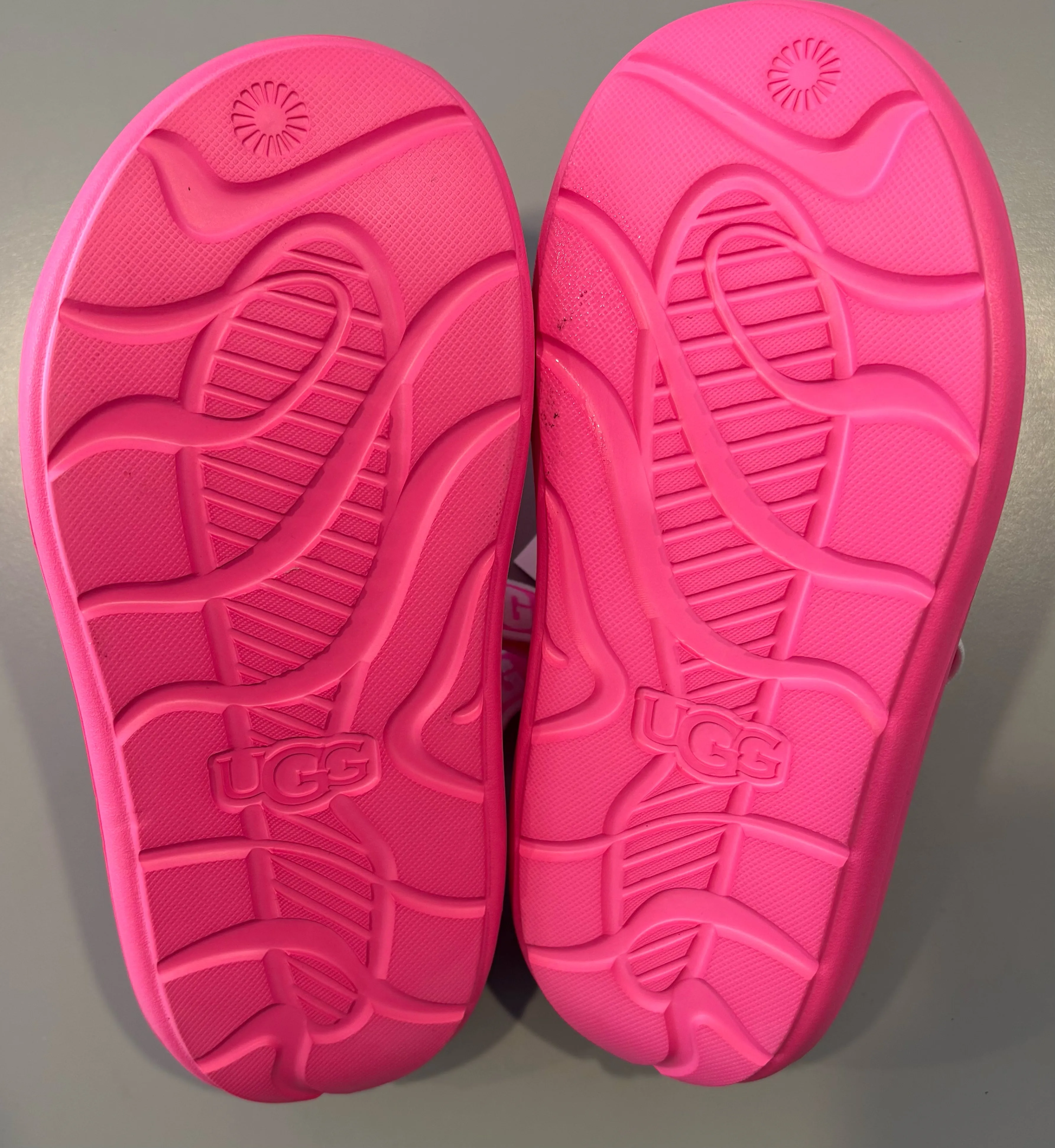 NWT  UGG K Sport Yeah Slingback Sandals Sz: 5