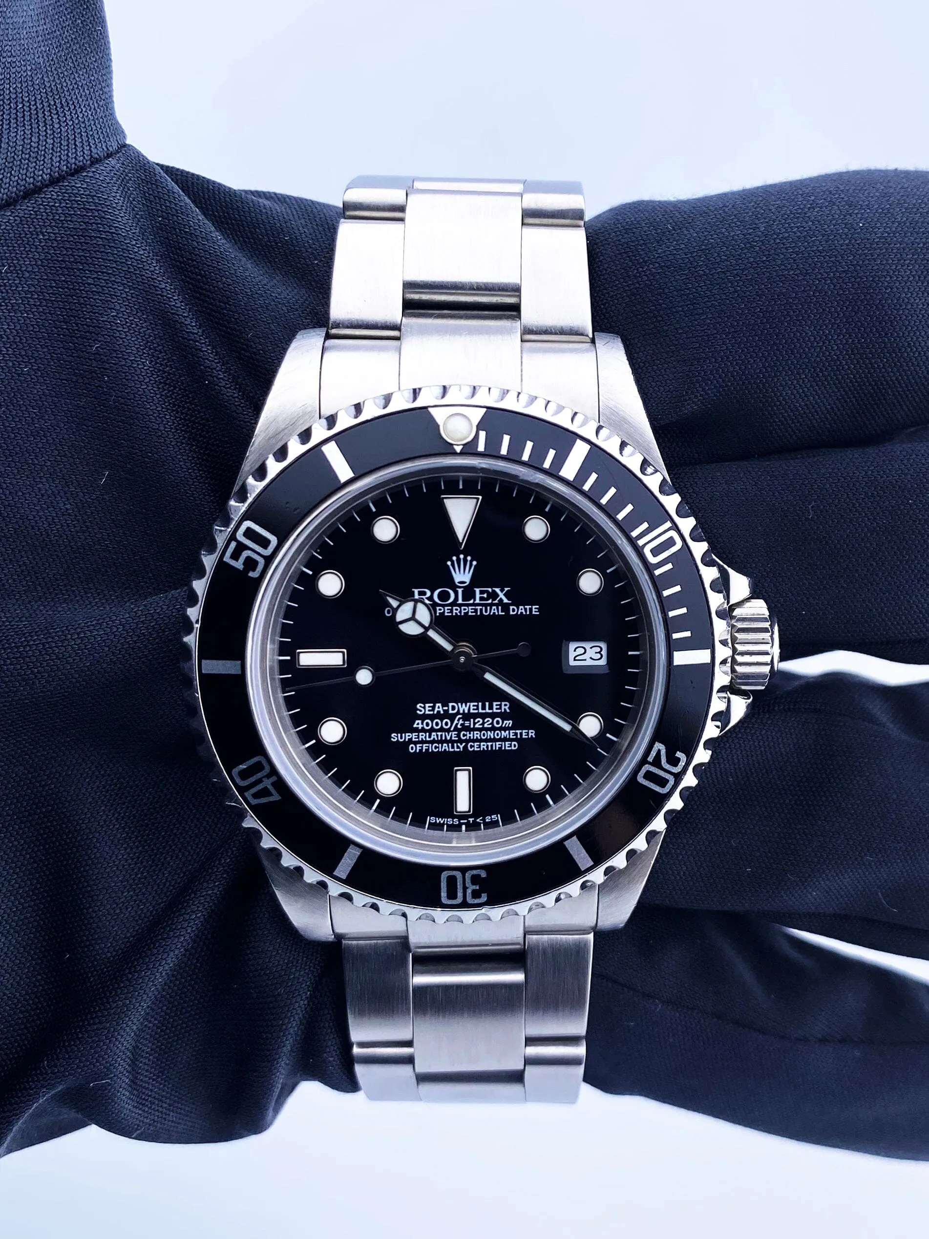 Rolex Oyster Perpetual Sea-Dweller 16600 Mens Watch