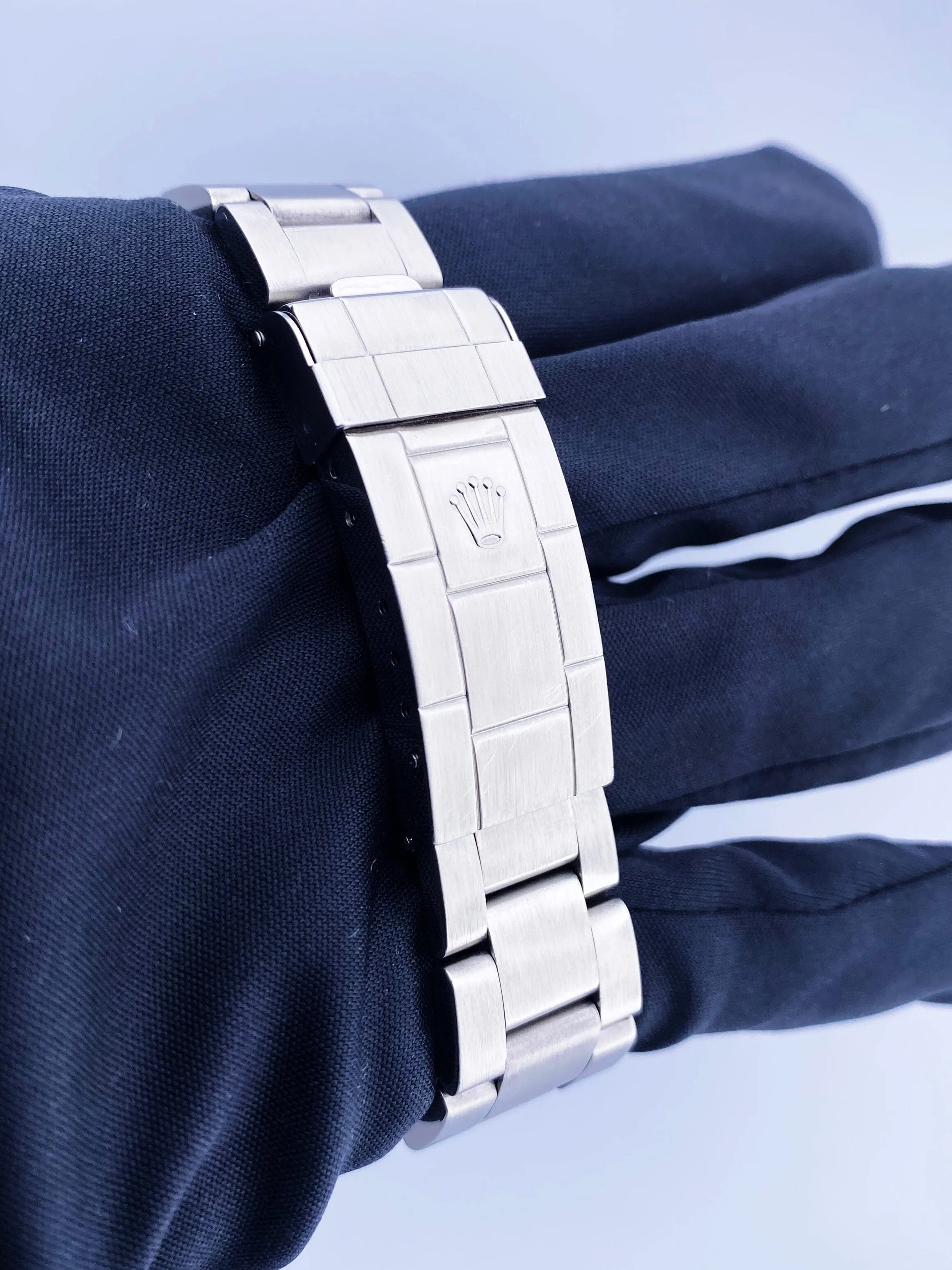 Rolex Oyster Perpetual Sea-Dweller 16600 Mens Watch