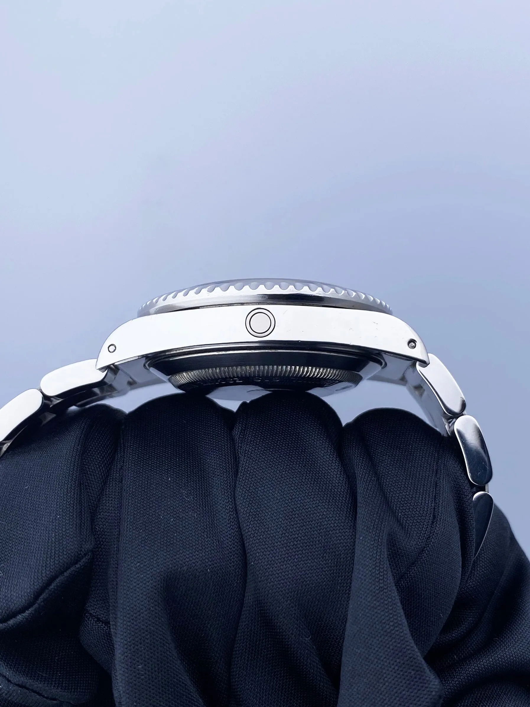 Rolex Oyster Perpetual Sea-Dweller 16600 Mens Watch
