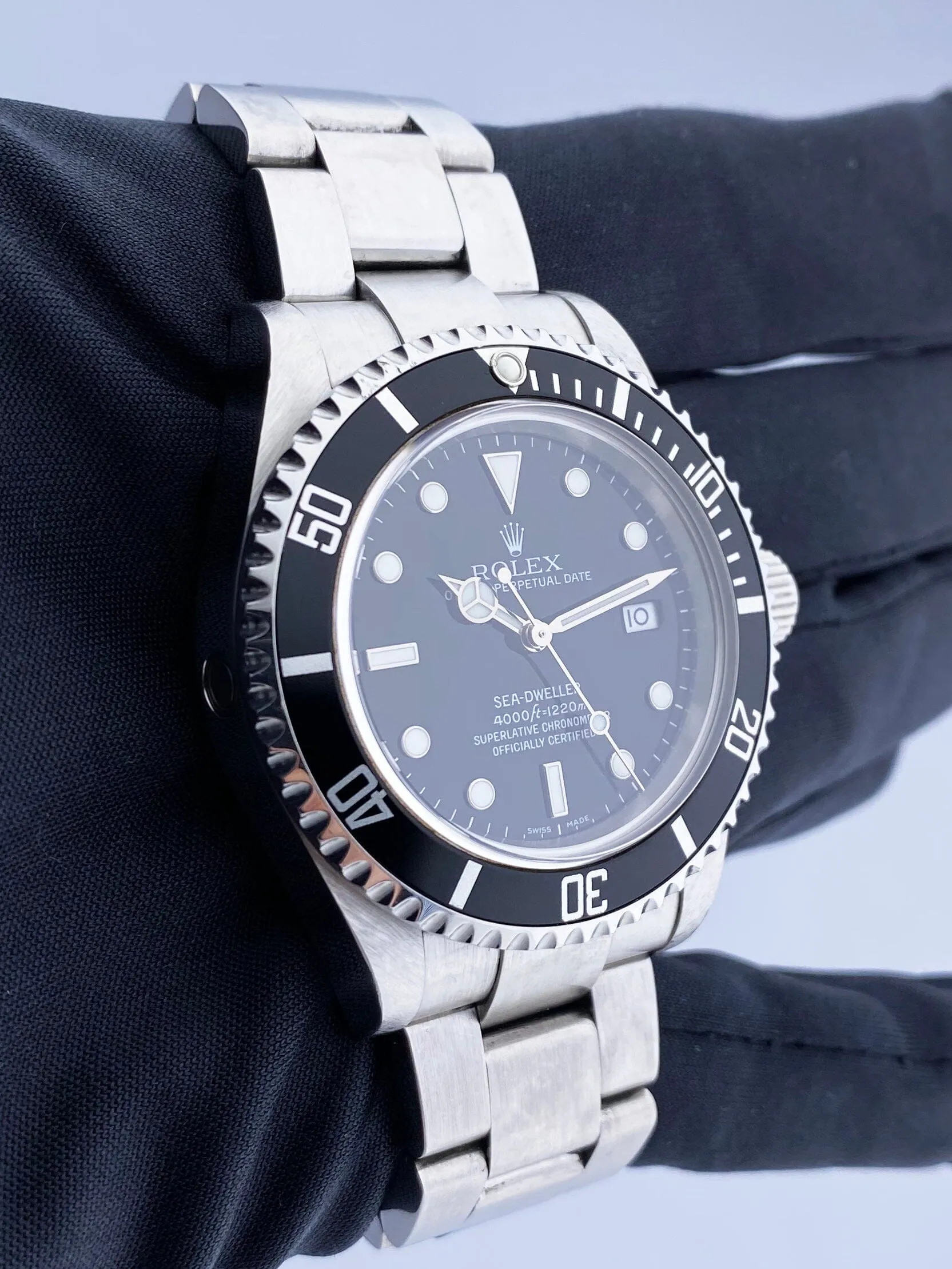 Rolex Oyster Perpetual Sea-Dweller 16600 Mens Watch