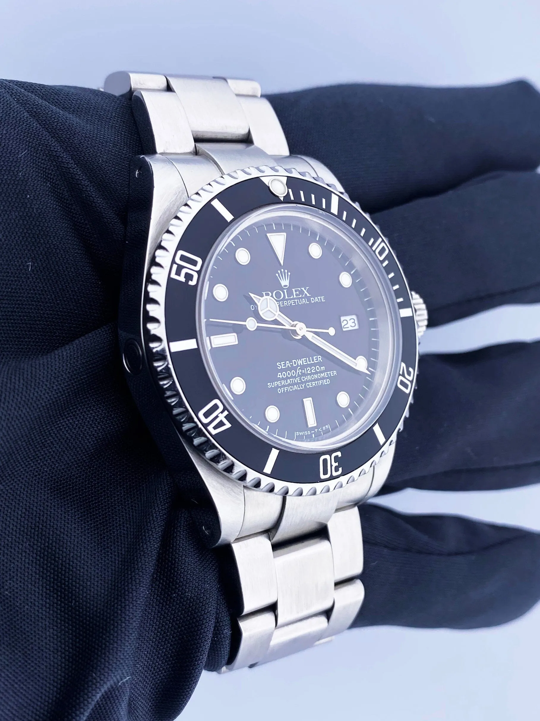 Rolex Oyster Perpetual Sea-Dweller 16600 Mens Watch