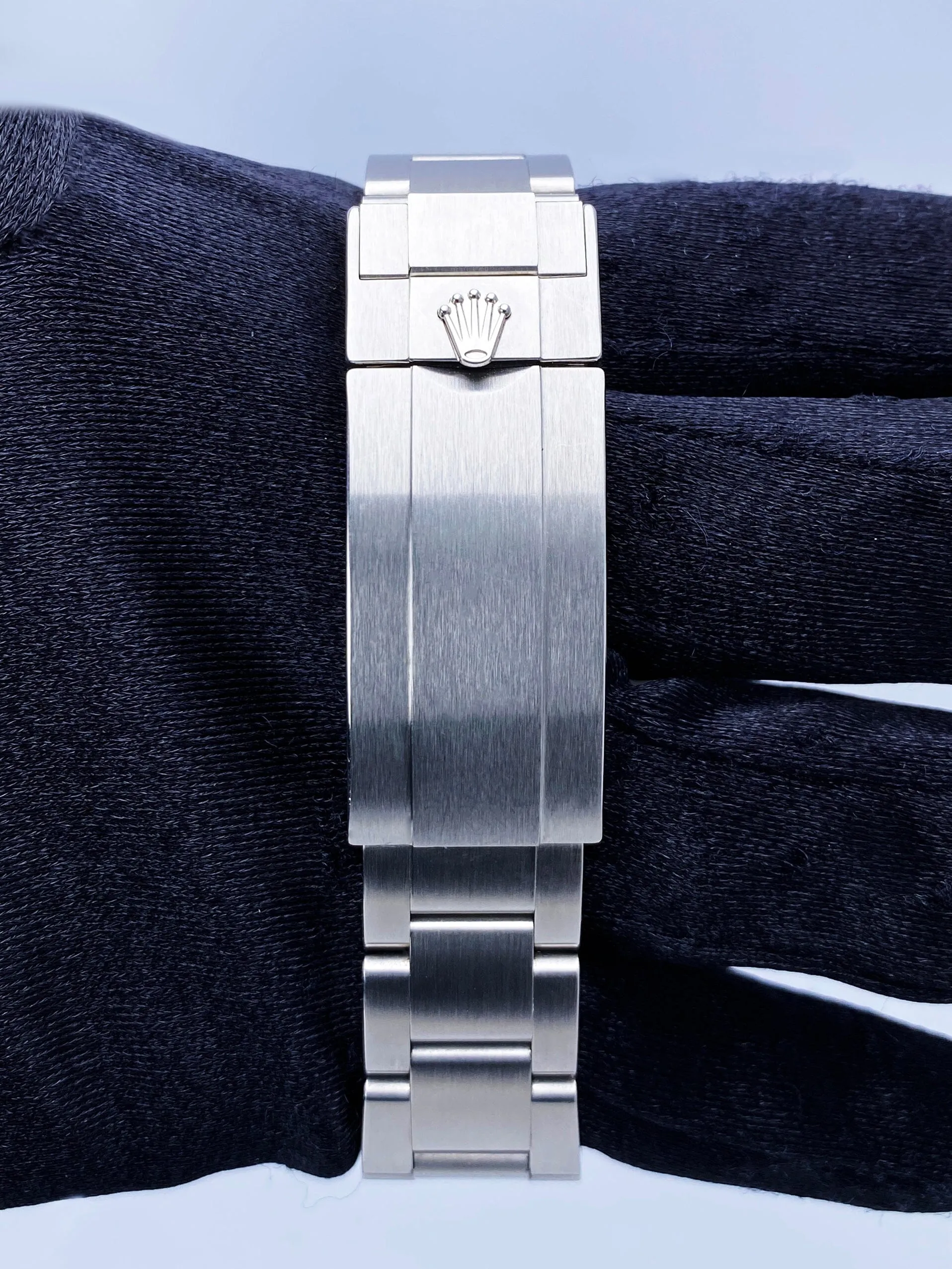 Rolex Submariner Date 116610LN Mens Watch Box Papers
