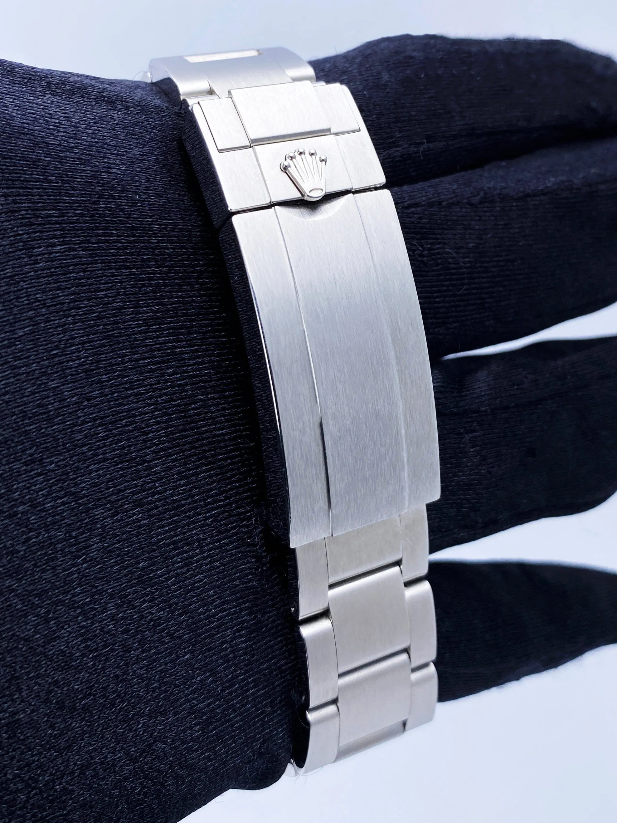 Rolex Submariner Date 116610LN Mens Watch Box Papers