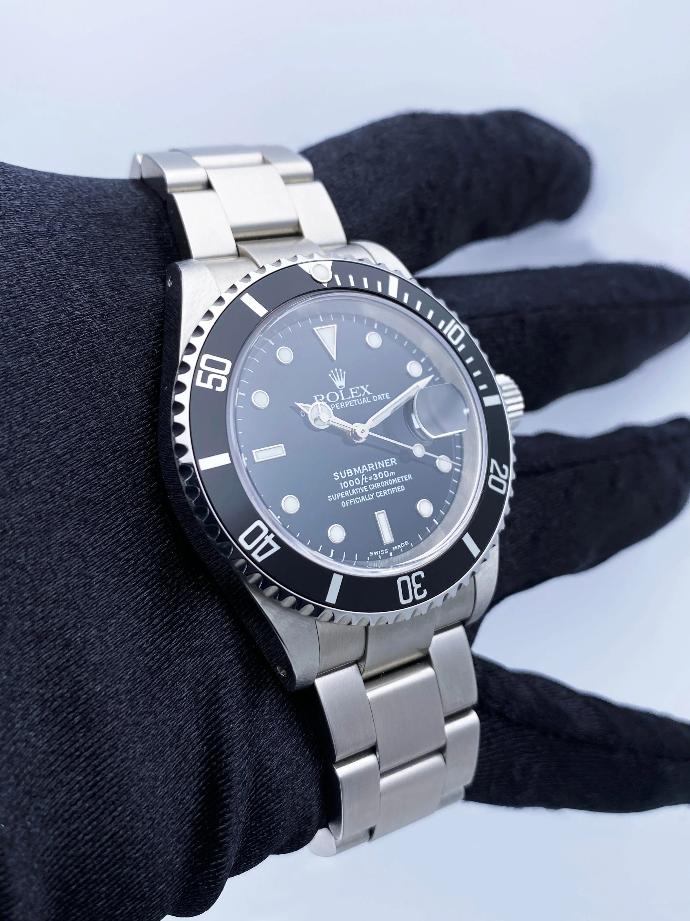 Rolex Submariner Date 16610 Mens Watch Box Papers