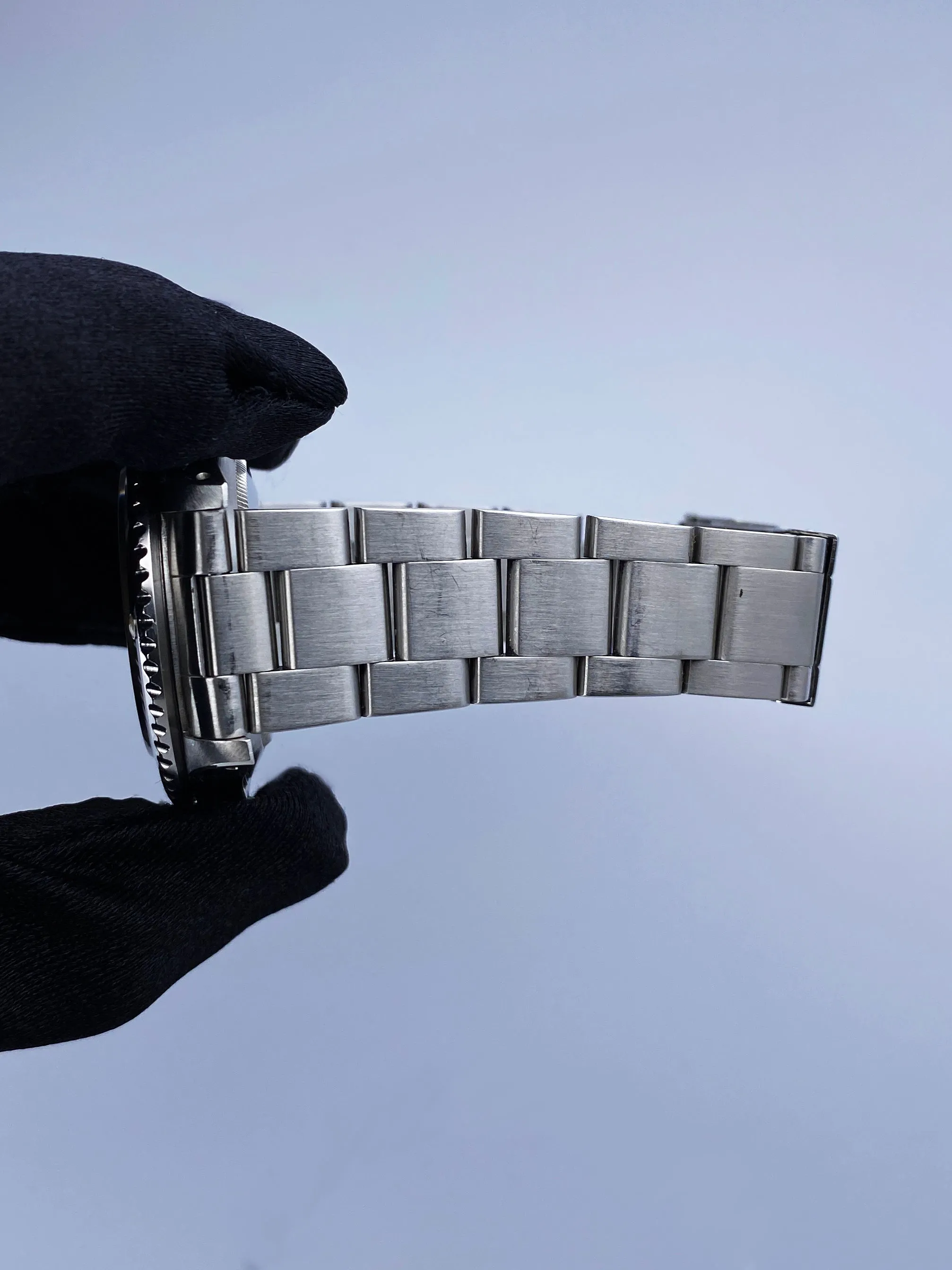 Rolex Submariner Date 16610 Mens Watch Box Papers