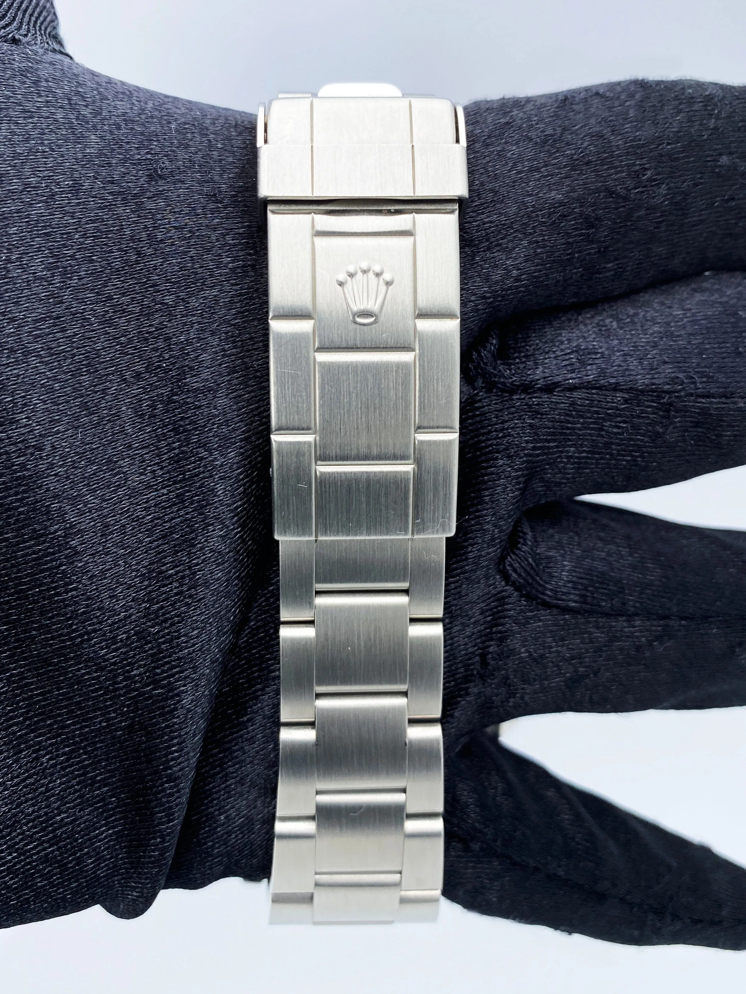 Rolex Submariner Date 16610 Mens Watch Box Papers