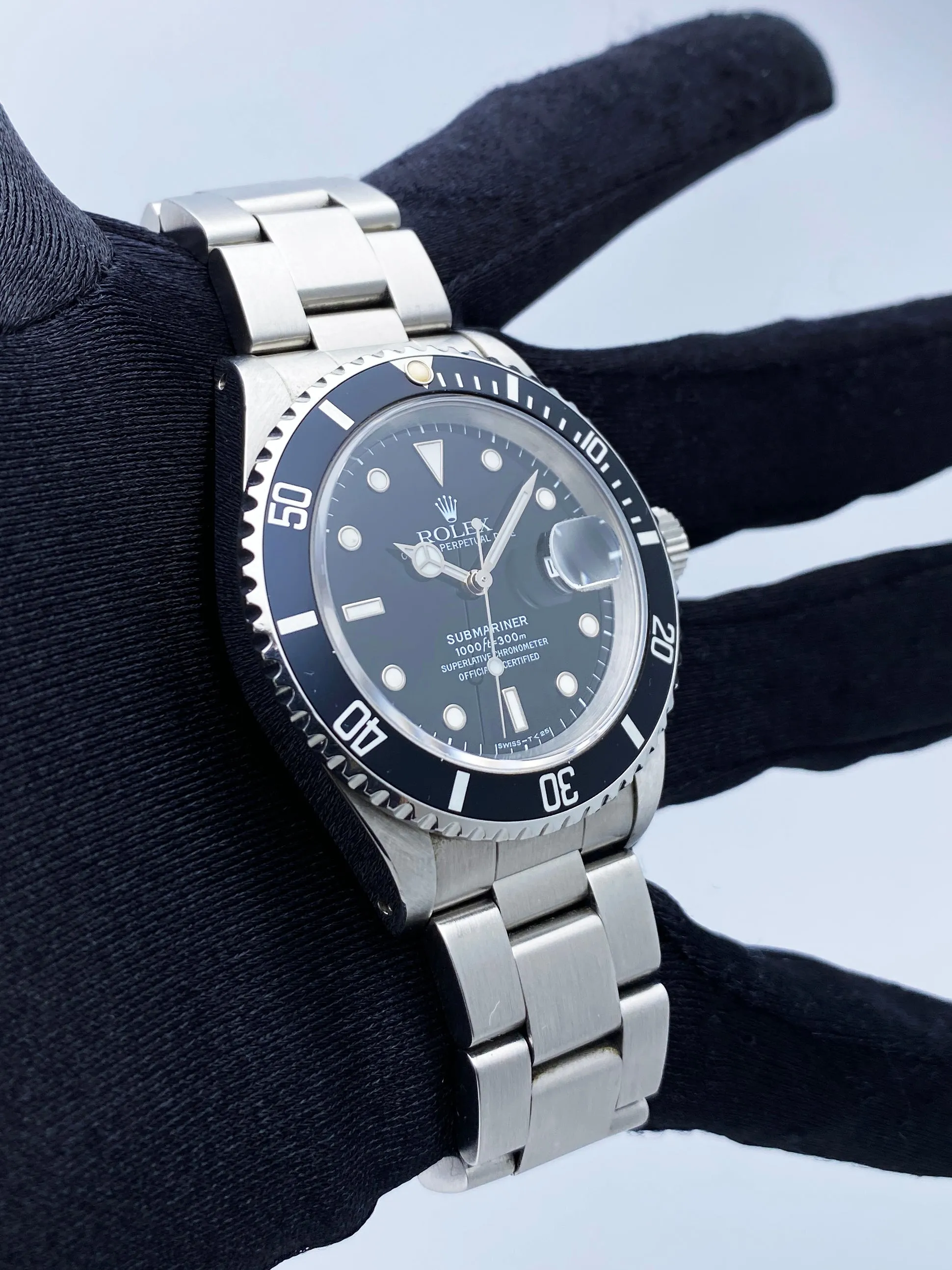 Rolex Submariner Date 16610 Mens Watch Box Papers