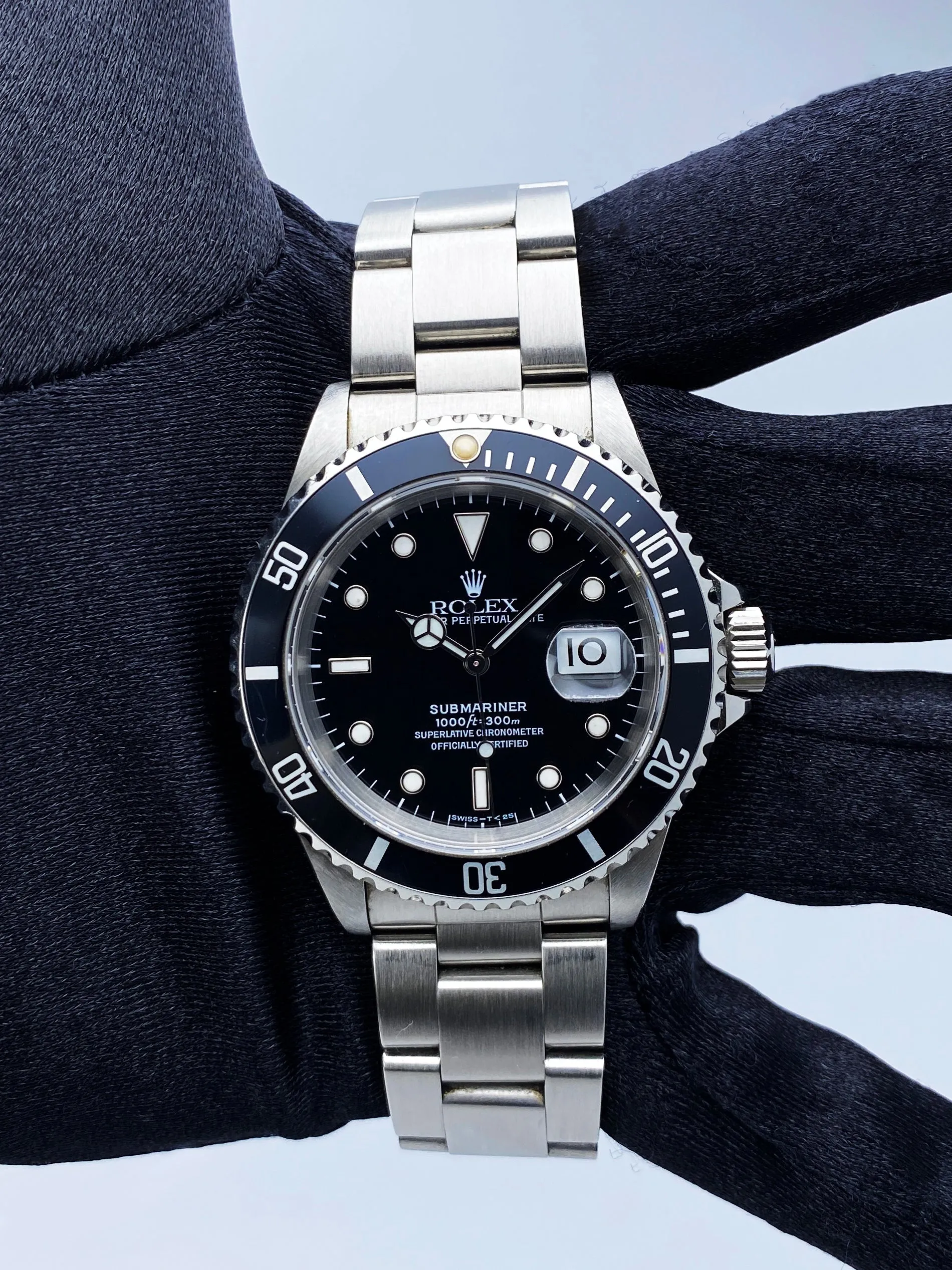 Rolex Submariner Date 16610 Mens Watch Box Papers