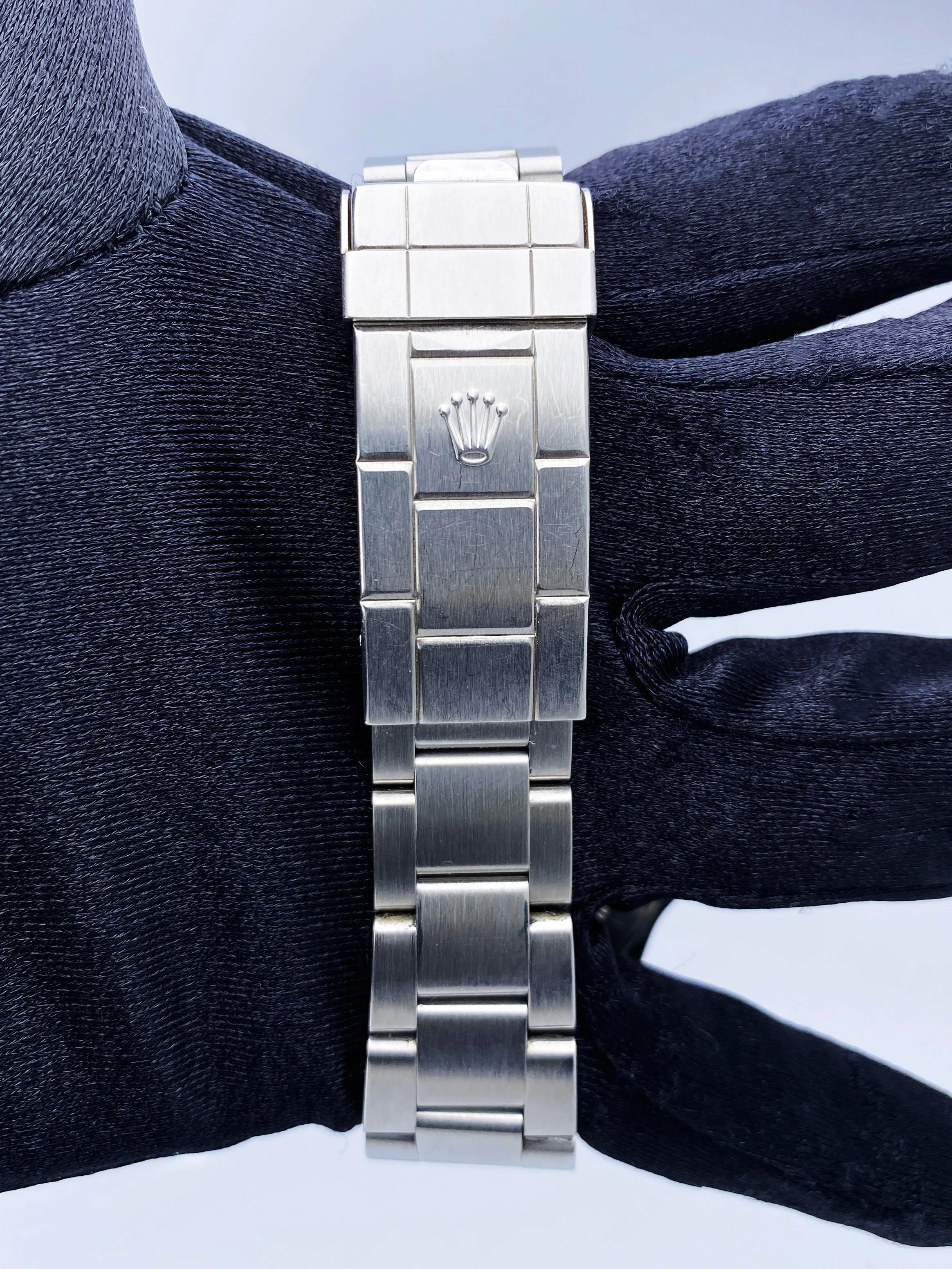 Rolex Submariner Date 16610 Mens Watch Box Papers