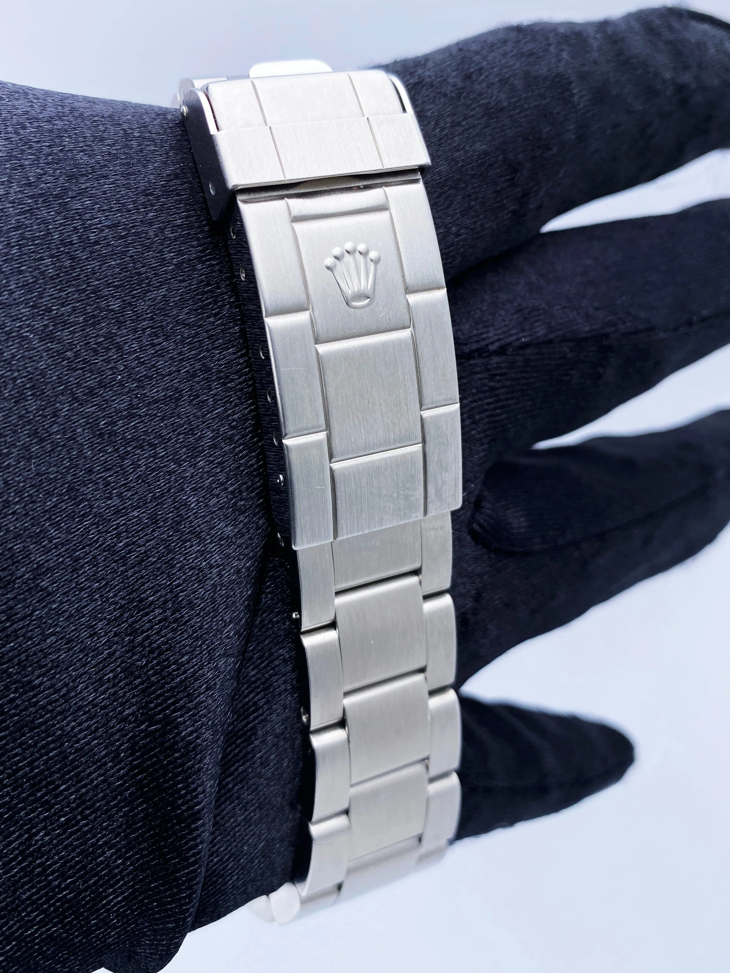 Rolex Submariner Date 16610 Mens Watch Box Papers