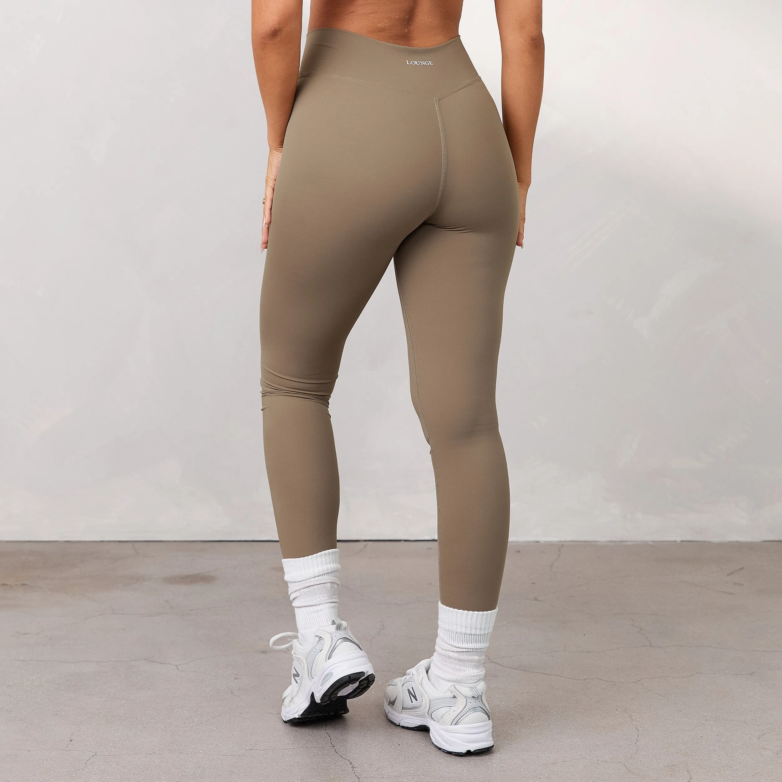 Silhouette Crossover Leggings - Dune de Sable