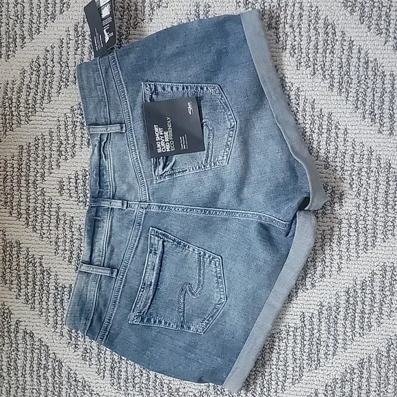 Silver Jeans Plus Size Suki Curvy Fit Mid Rise Shorts Size 33