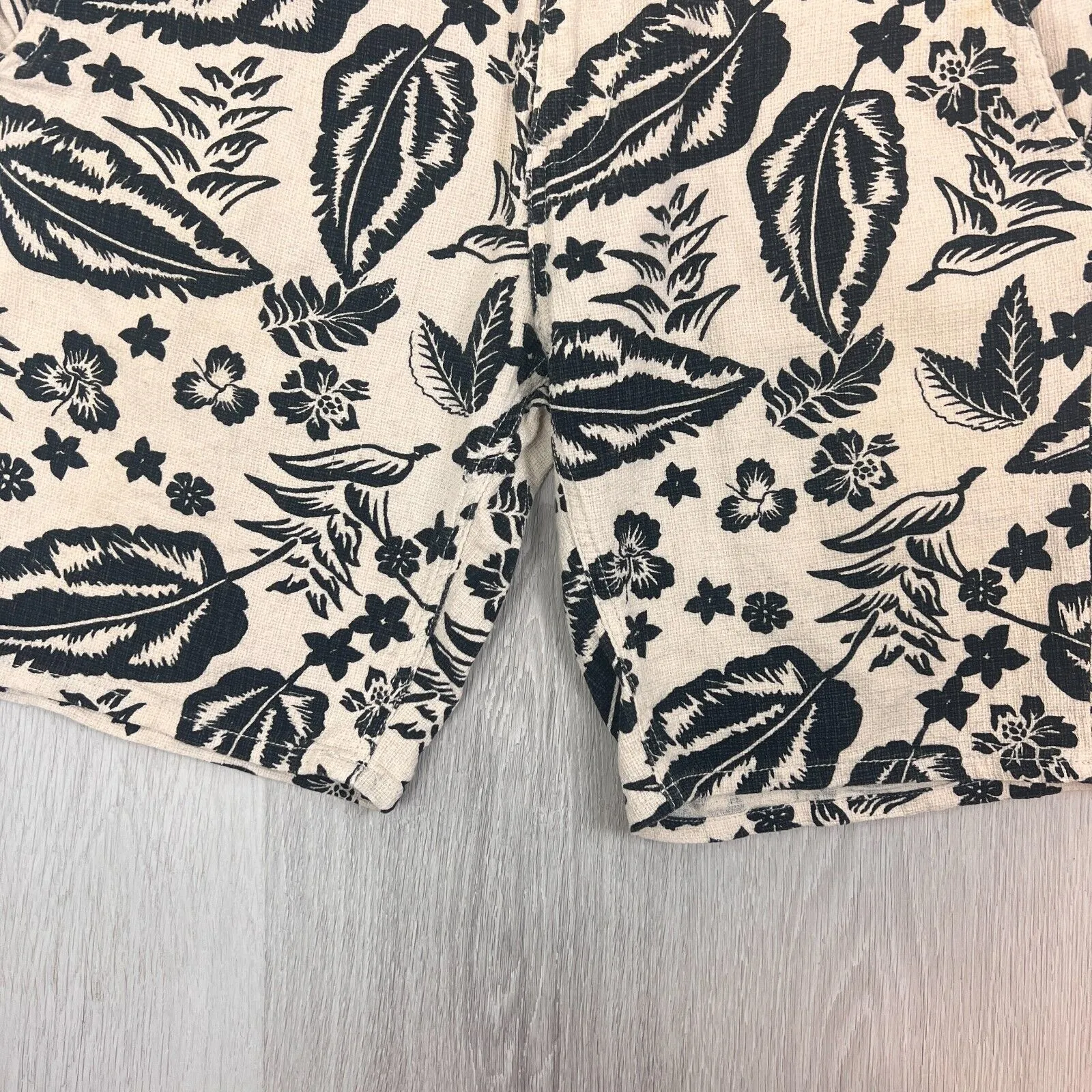 Volcom Mens Pattern Chino Shorts Size 34