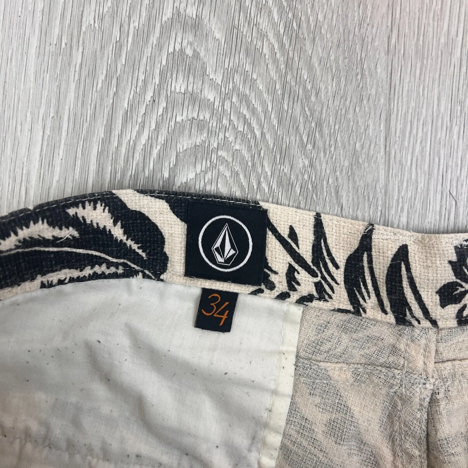Volcom Mens Pattern Chino Shorts Size 34