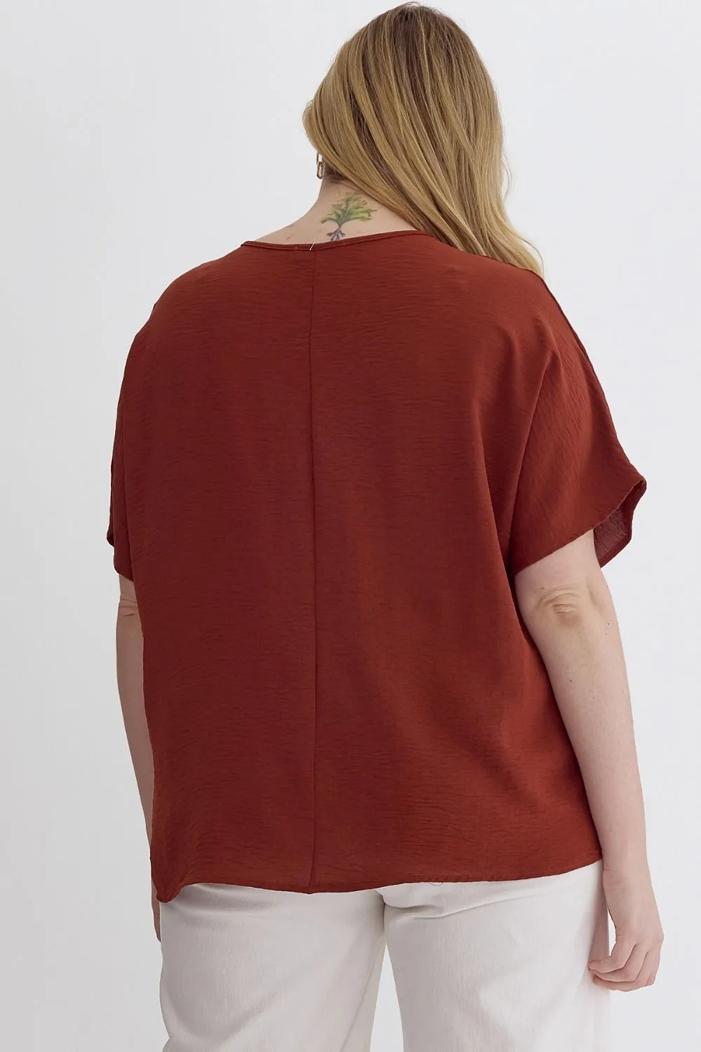 Zoey Solid V-Neck Top with Rounded Hem || Chocolate