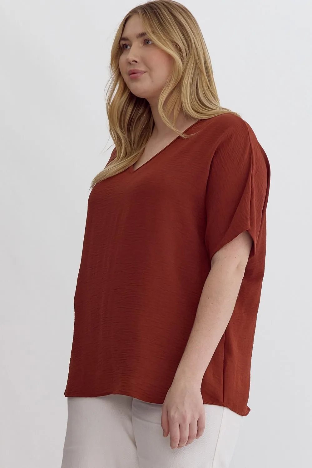 Zoey Solid V-Neck Top with Rounded Hem || Chocolate