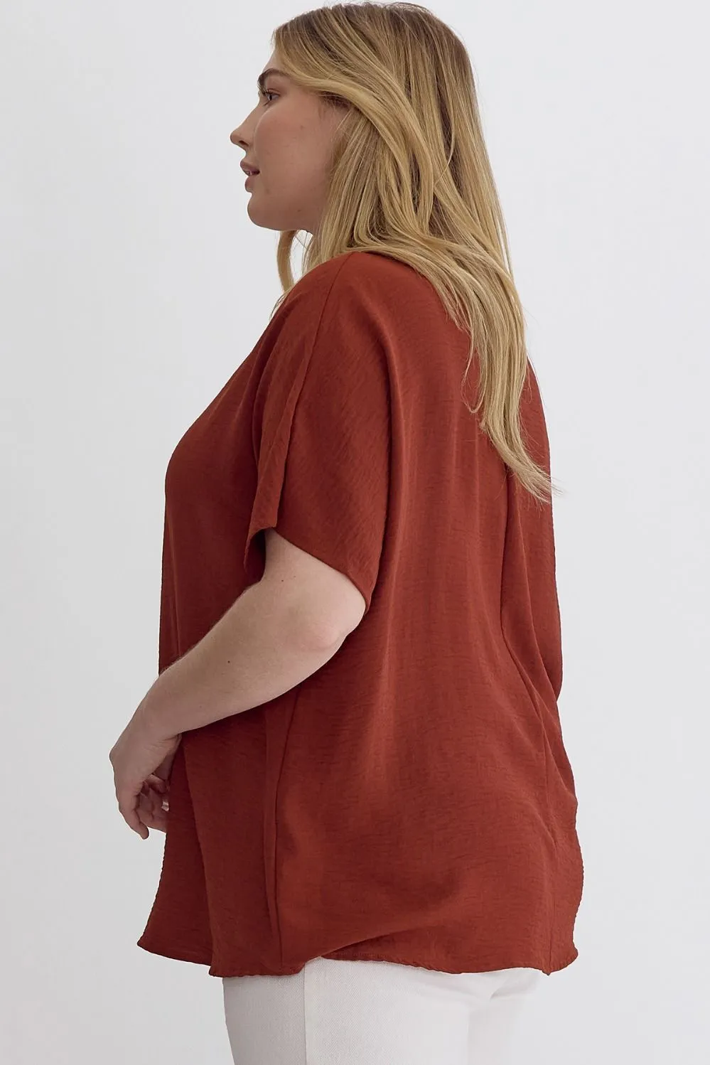 Zoey Solid V-Neck Top with Rounded Hem || Chocolate