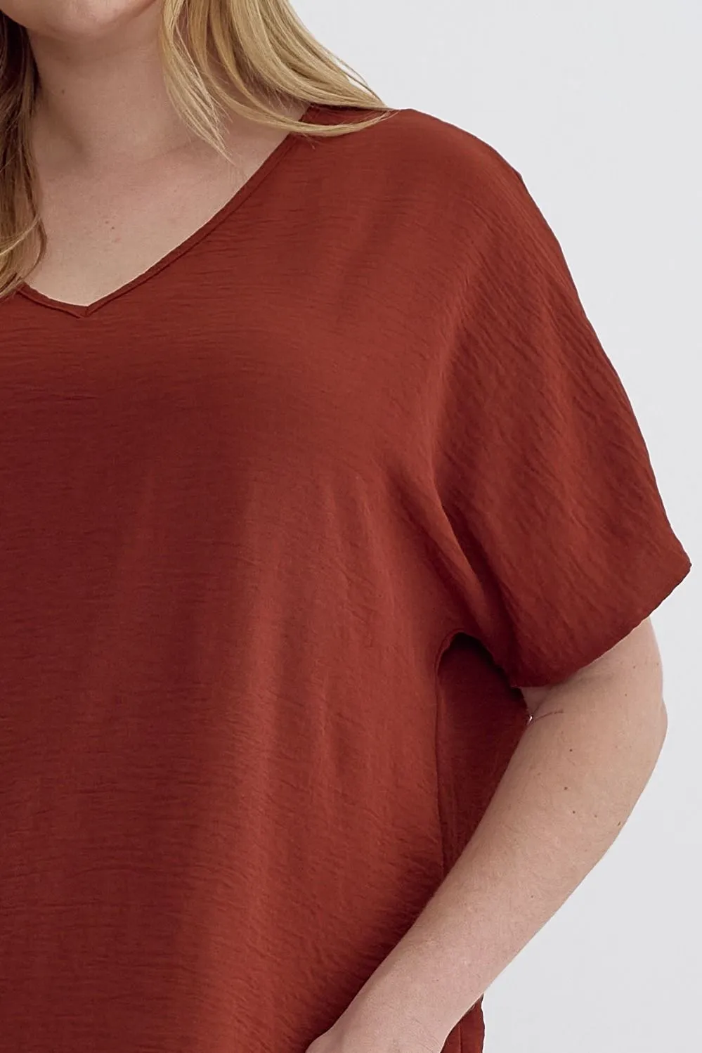 Zoey Solid V-Neck Top with Rounded Hem || Chocolate