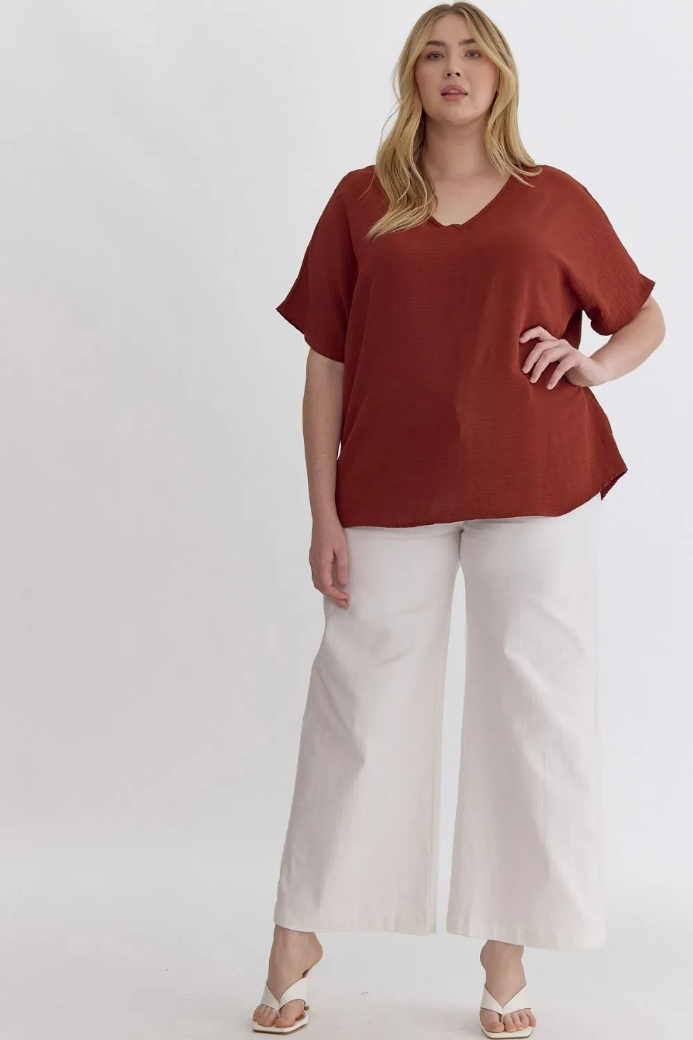 Zoey Solid V-Neck Top with Rounded Hem || Chocolate